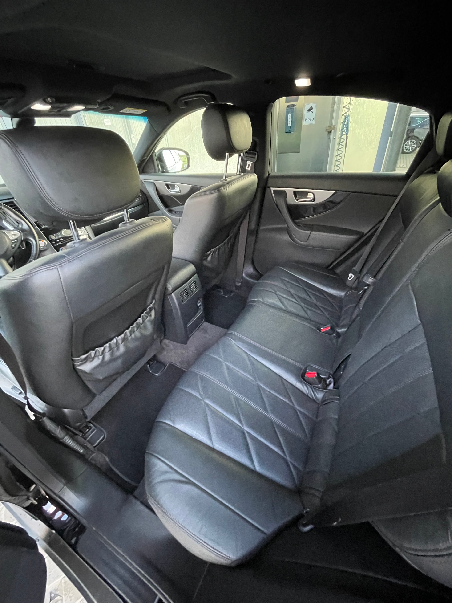 INFINITI Qx 70 Sport-image-5