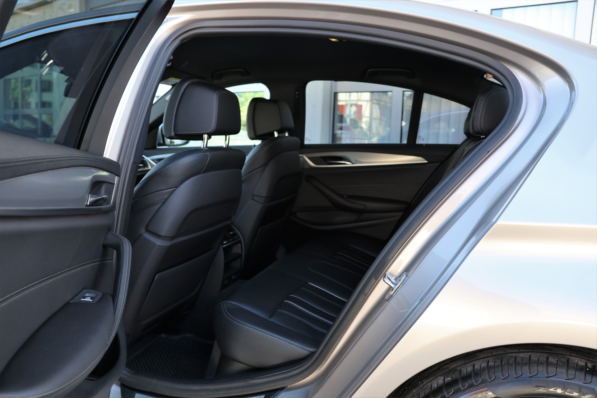 BMW 540i xDrive Luxury Line Steptronic (CH)-image-11