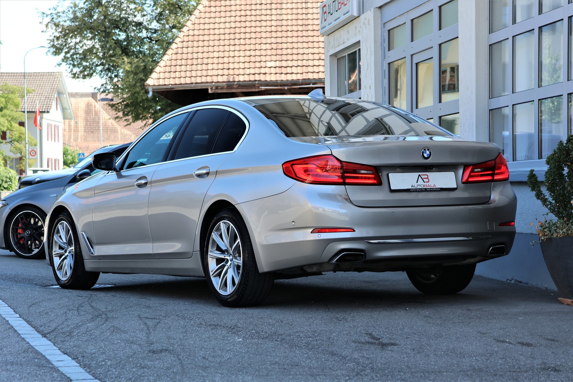 BMW 540i xDrive Luxury Line Steptronic (CH)-showroom-element-2