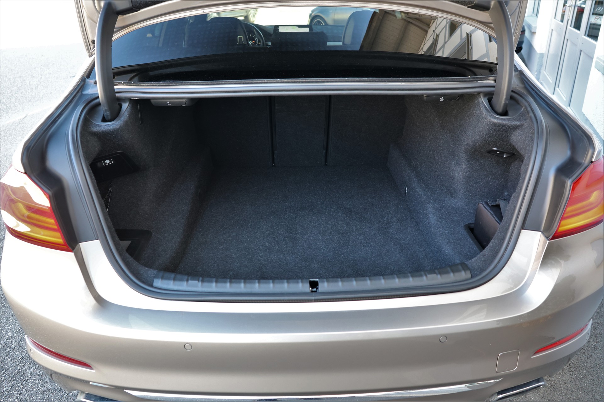 BMW 540i xDrive Luxury Line Steptronic (CH)-image-17