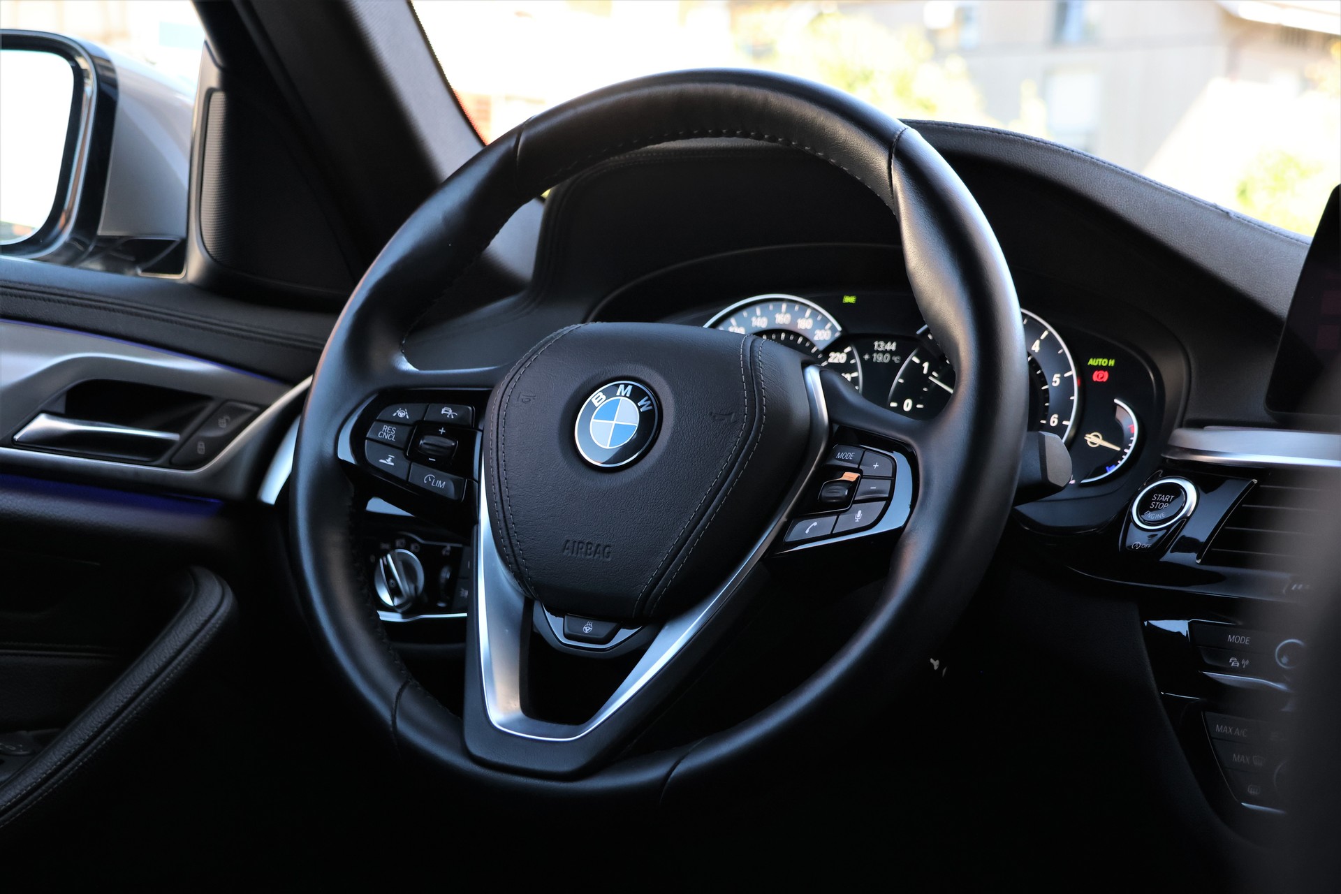 BMW 540i xDrive Luxury Line Steptronic (CH)-image-13