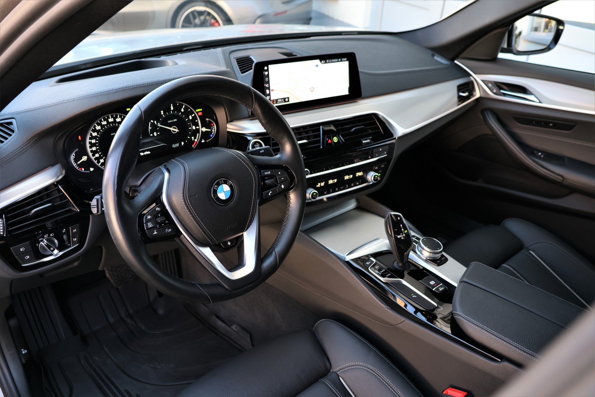 BMW 540i xDrive Luxury Line Steptronic (CH)-image-9