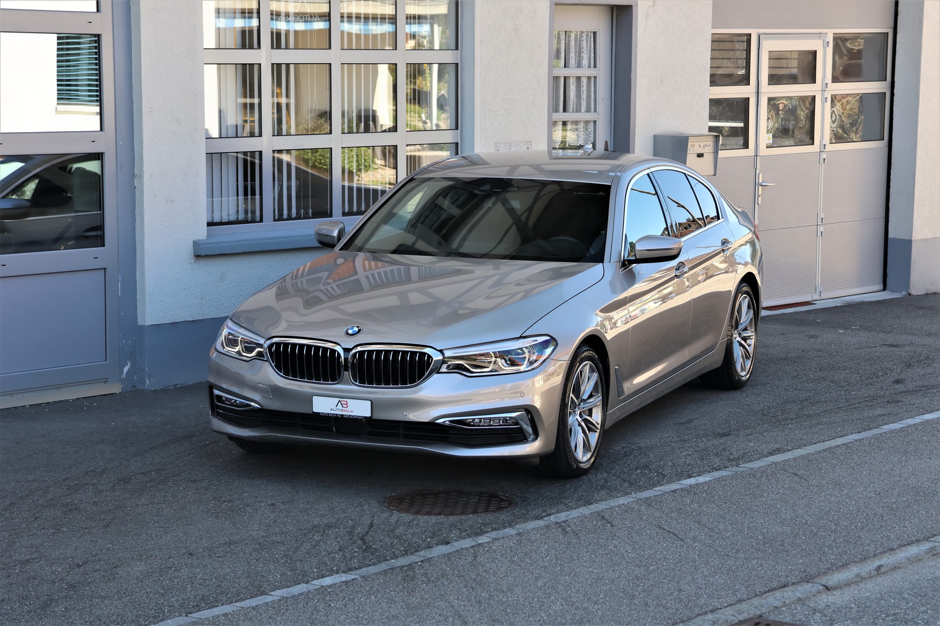 BMW 540i xDrive Luxury Line Steptronic (CH)