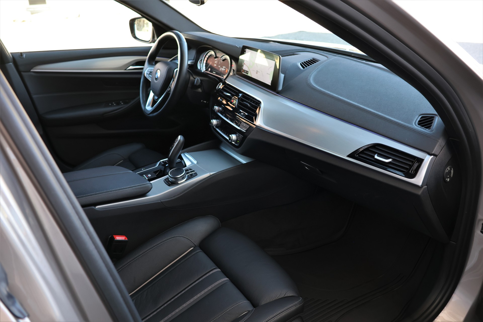 BMW 540i xDrive Luxury Line Steptronic (CH)-image-18