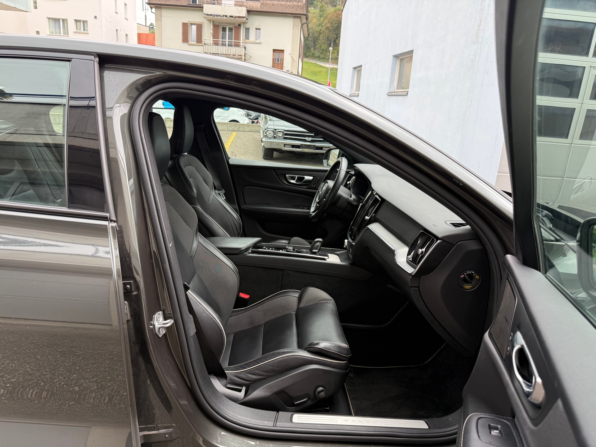 VOLVO S60 B4 Benzin Mild Hybrid R-Design Geartronic-image-11