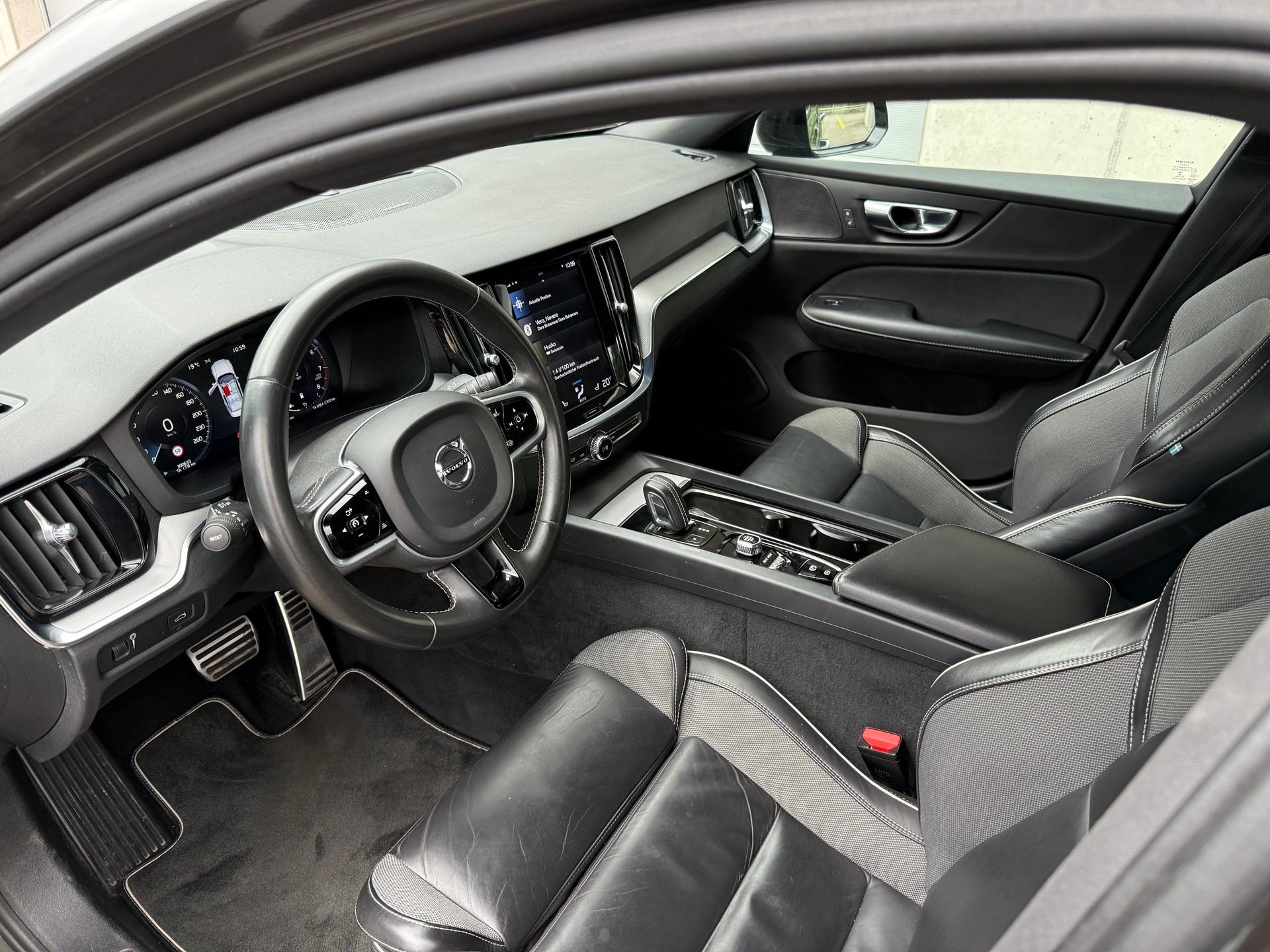VOLVO S60 B4 Benzin Mild Hybrid R-Design Geartronic-image-8