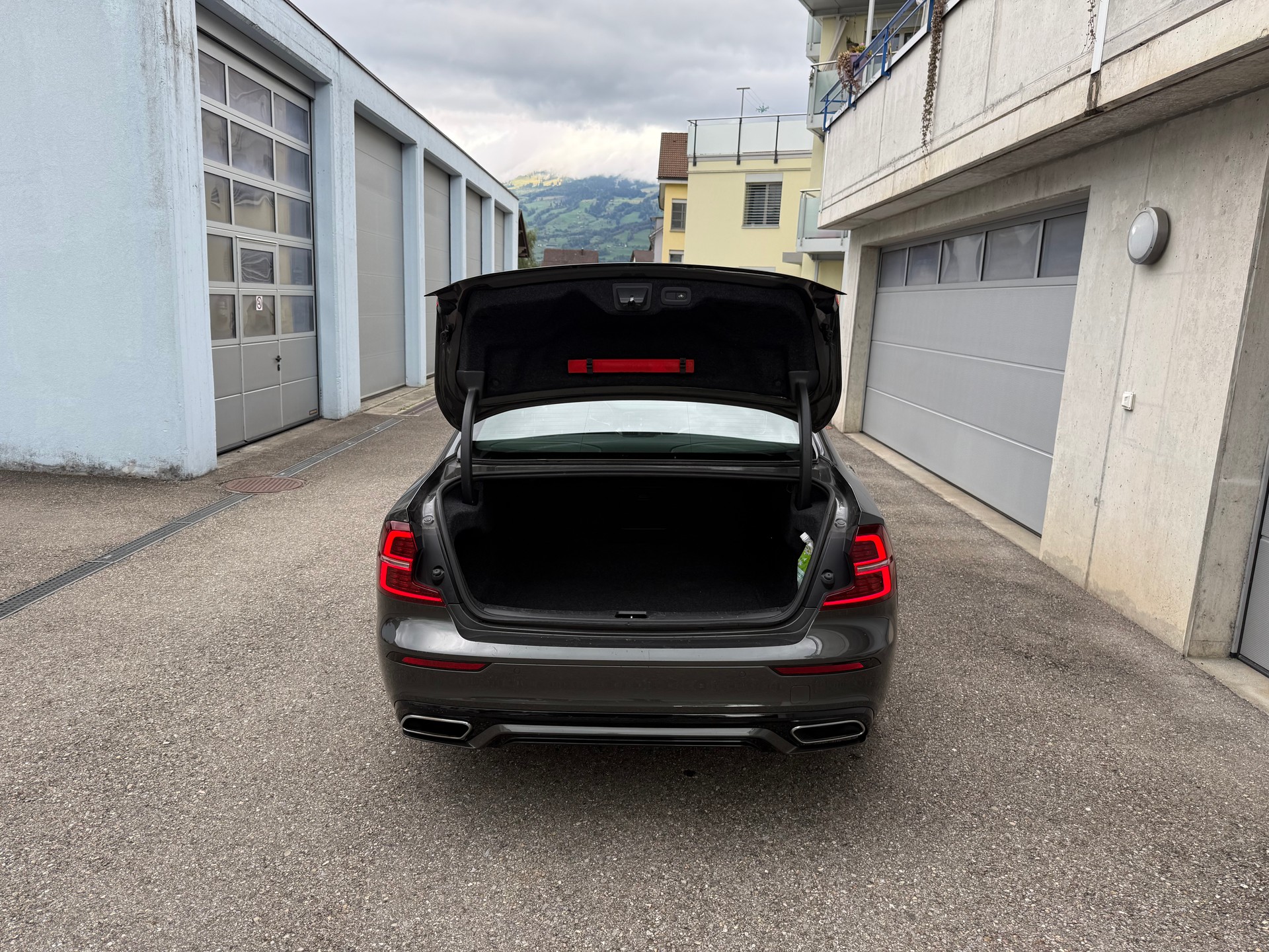 VOLVO S60 B4 Benzin Mild Hybrid R-Design Geartronic-image-24