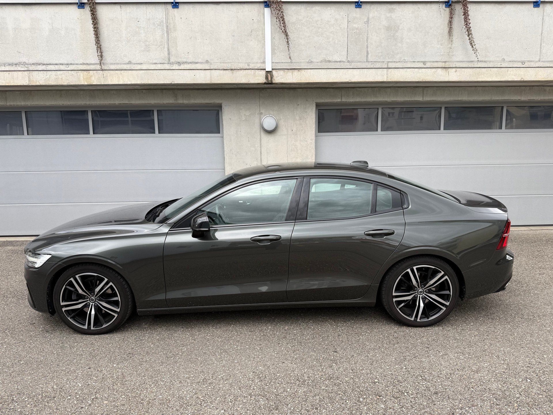 VOLVO S60 B4 Benzin Mild Hybrid R-Design Geartronic-image-6
