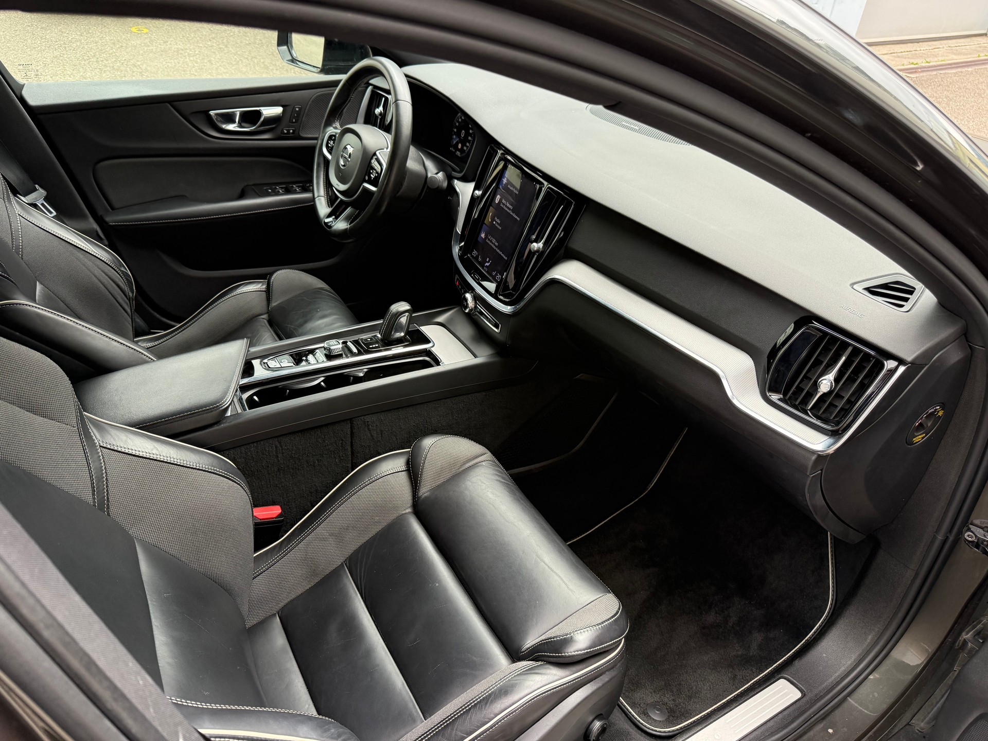 VOLVO S60 B4 Benzin Mild Hybrid R-Design Geartronic-image-10