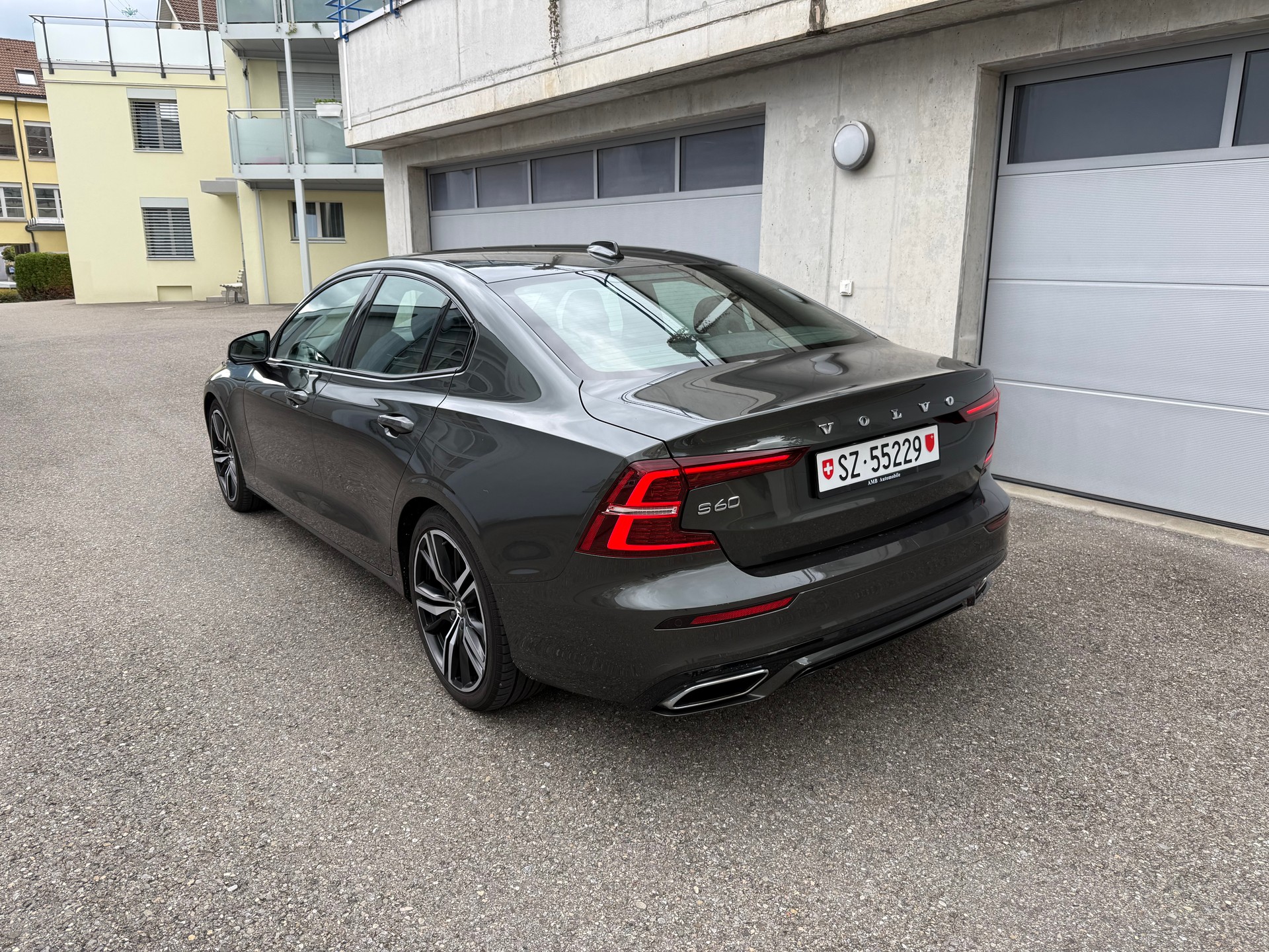 VOLVO S60 B4 Benzin Mild Hybrid R-Design Geartronic-image-5