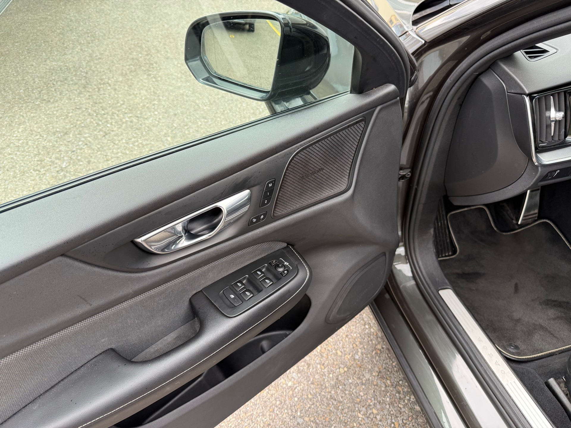 VOLVO S60 B4 Benzin Mild Hybrid R-Design Geartronic-image-20