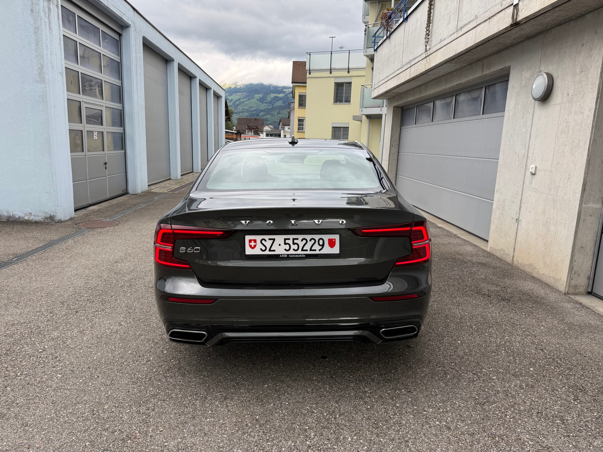 VOLVO S60 B4 Benzin Mild Hybrid R-Design Geartronic-image-4