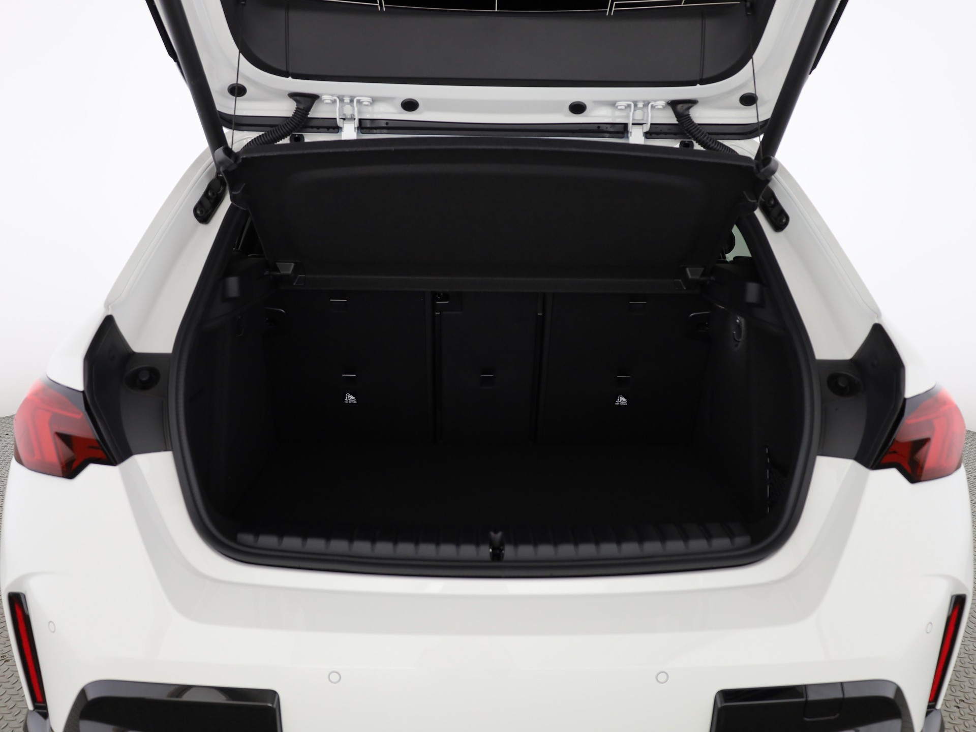BMW M135i xDrive-image-5