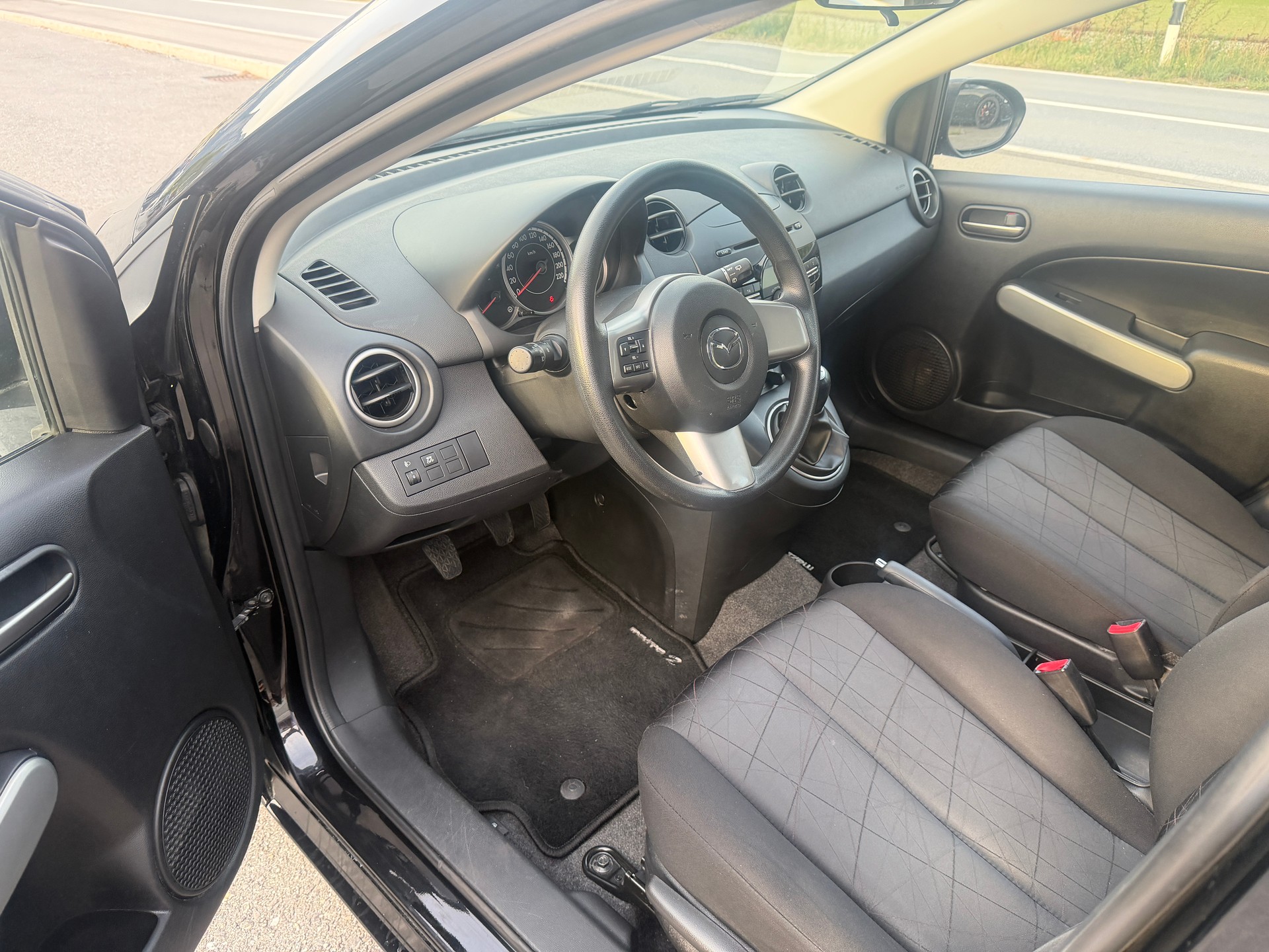 MAZDA 2 1.3i 16V Exclusive-image-6