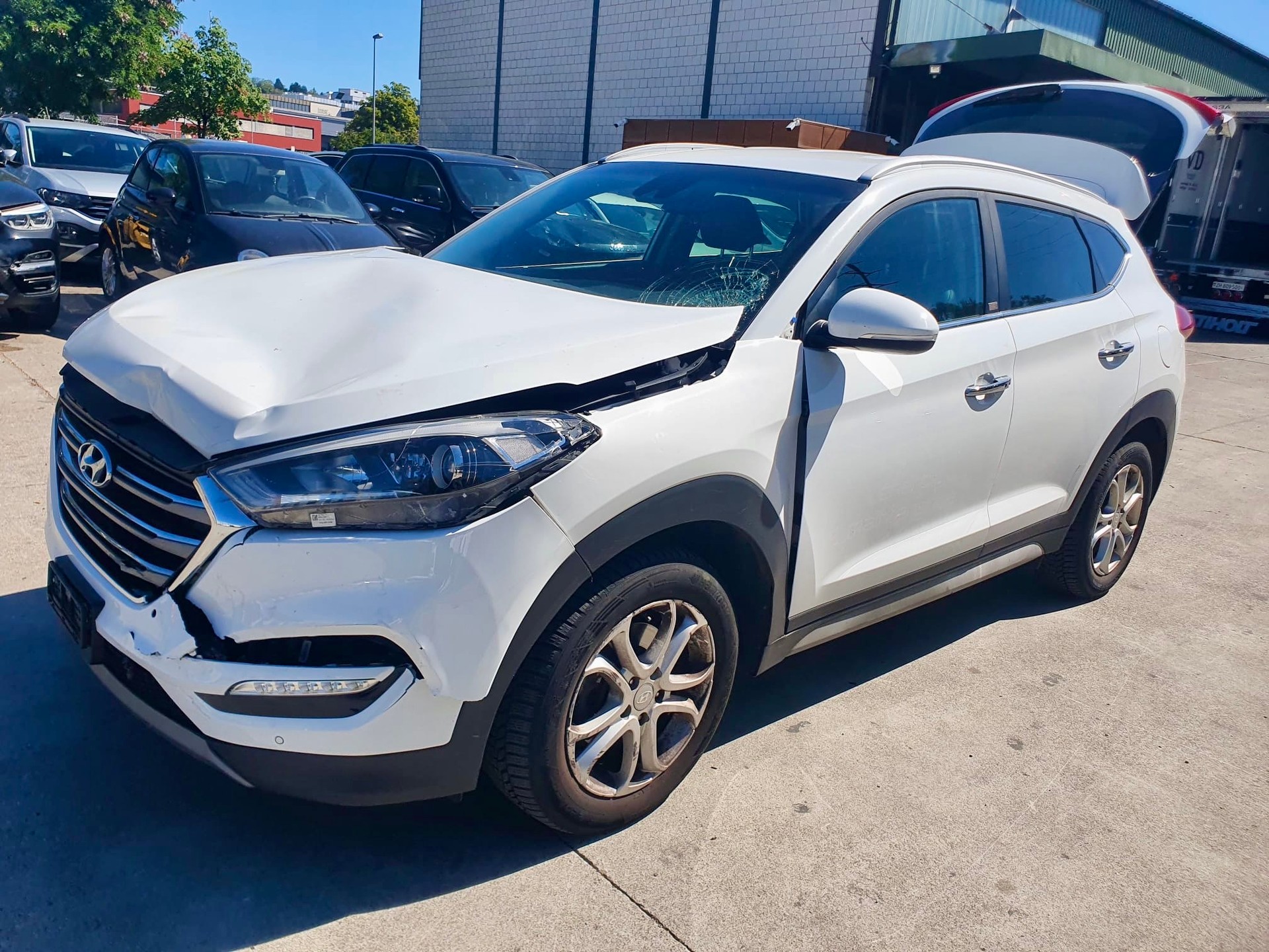 HYUNDAI Tucson 2.0 CRDI exxtra Plus 4WD Automatic-image-0