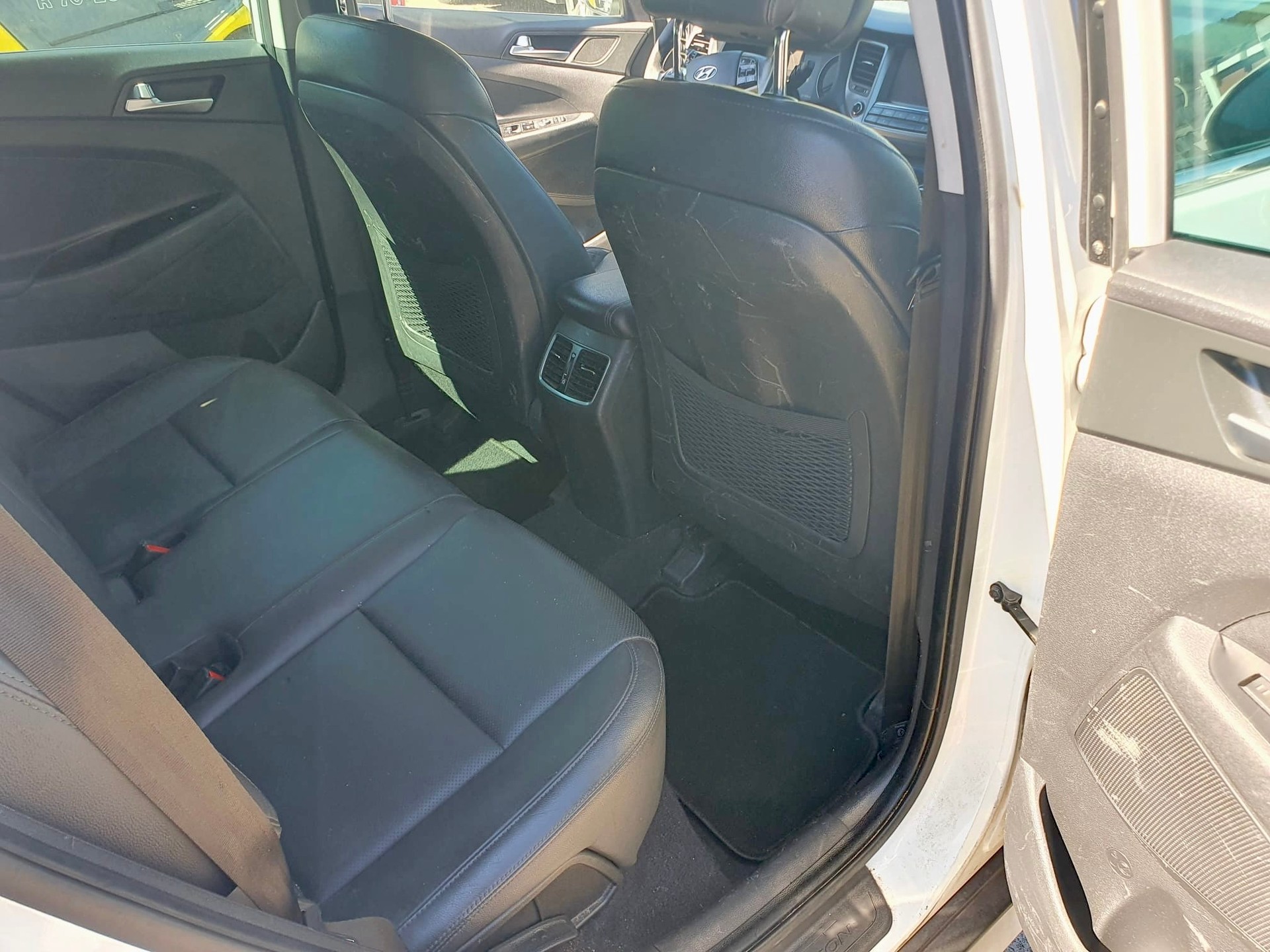 HYUNDAI Tucson 2.0 CRDI exxtra Plus 4WD Automatic-image-10