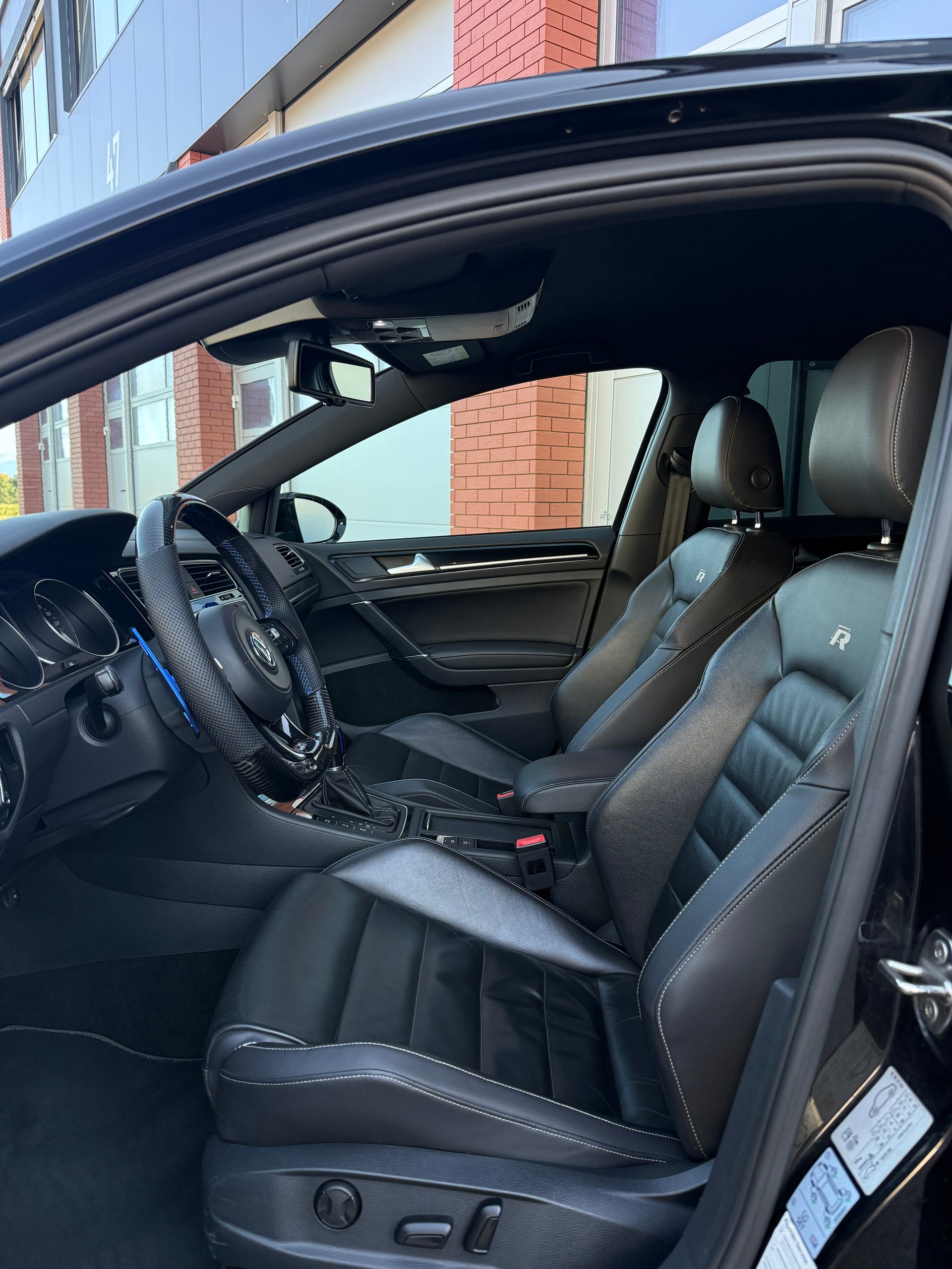 VW Golf 2.0 TSI R 4Motion DSG-image-13