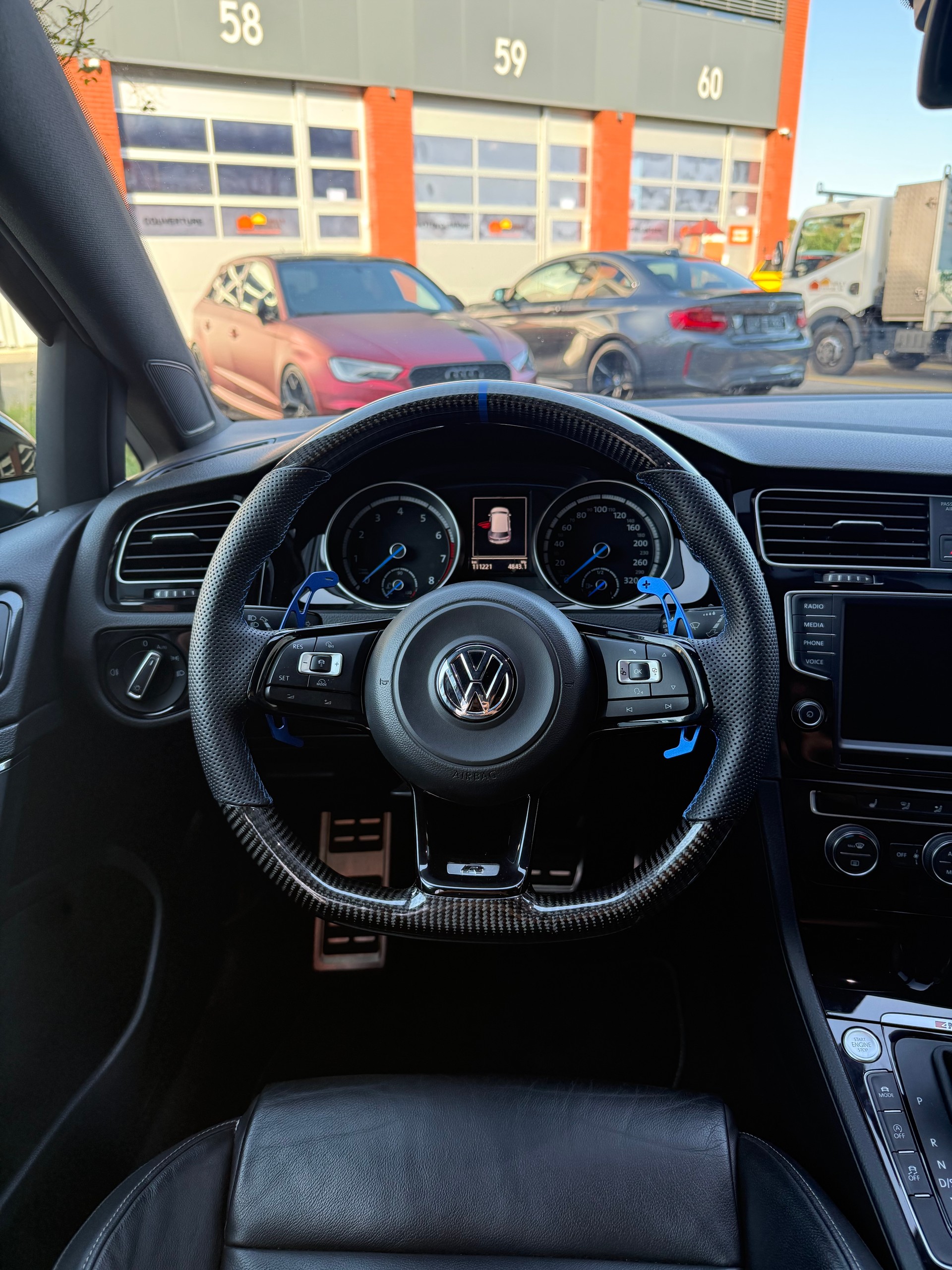 VW Golf 2.0 TSI R 4Motion DSG-image-15