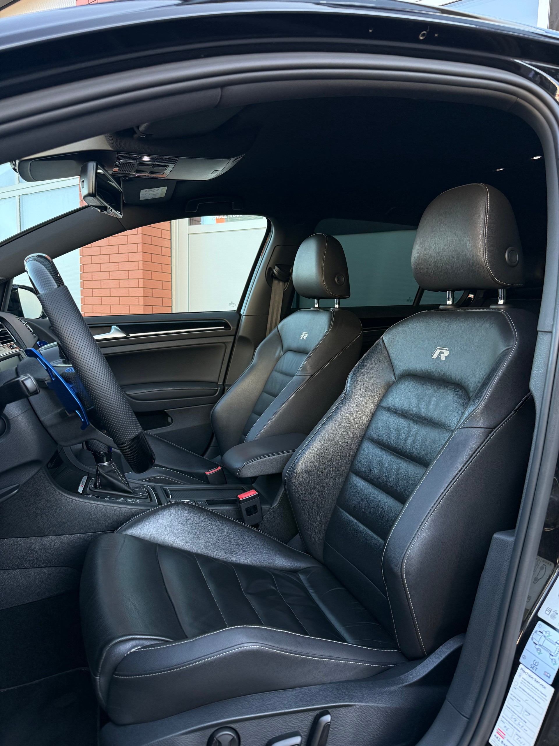 VW Golf 2.0 TSI R 4Motion DSG-image-14