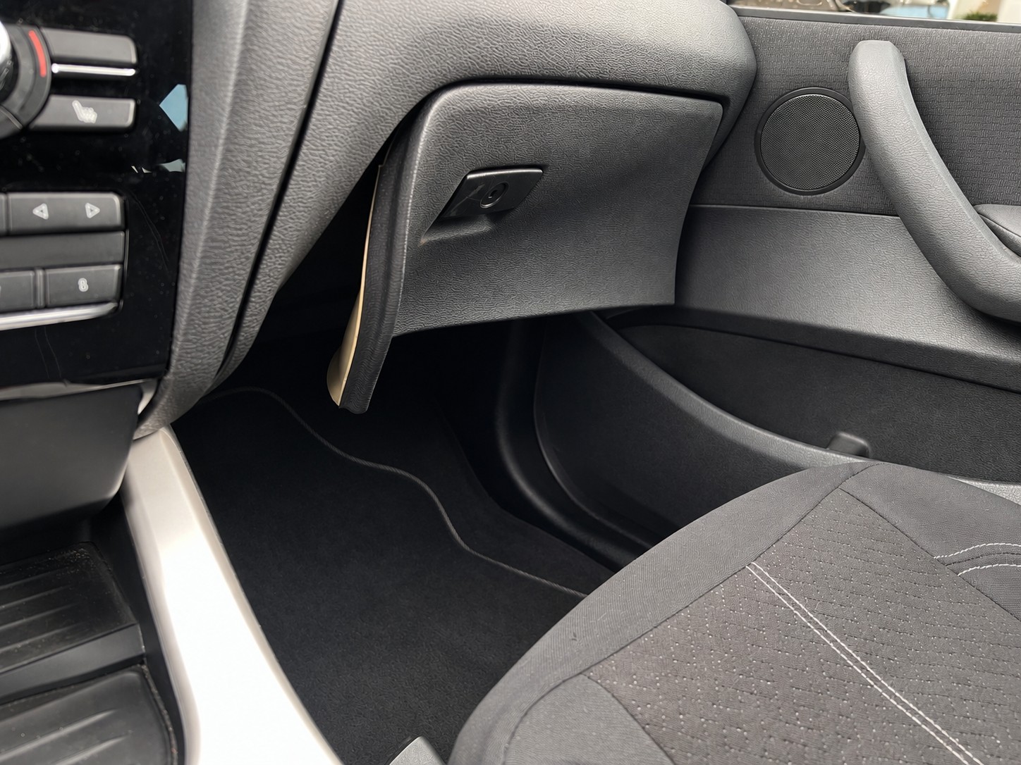BMW X3 xDrive 20i-image-12
