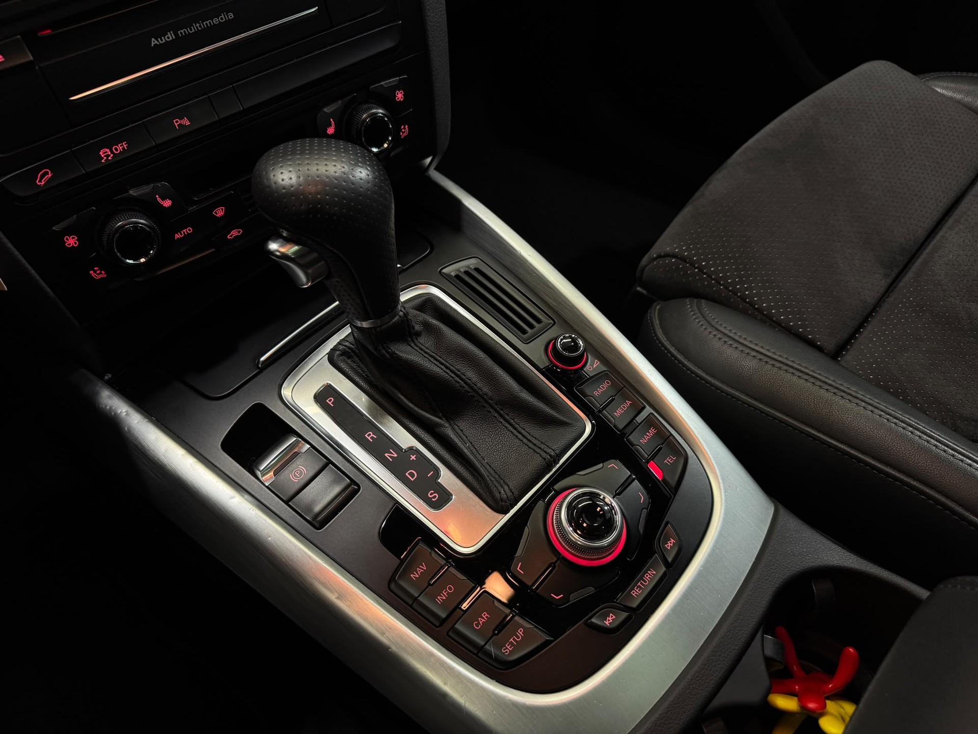 AUDI Q5 2.0 TDI quattro S-tronic-image-11