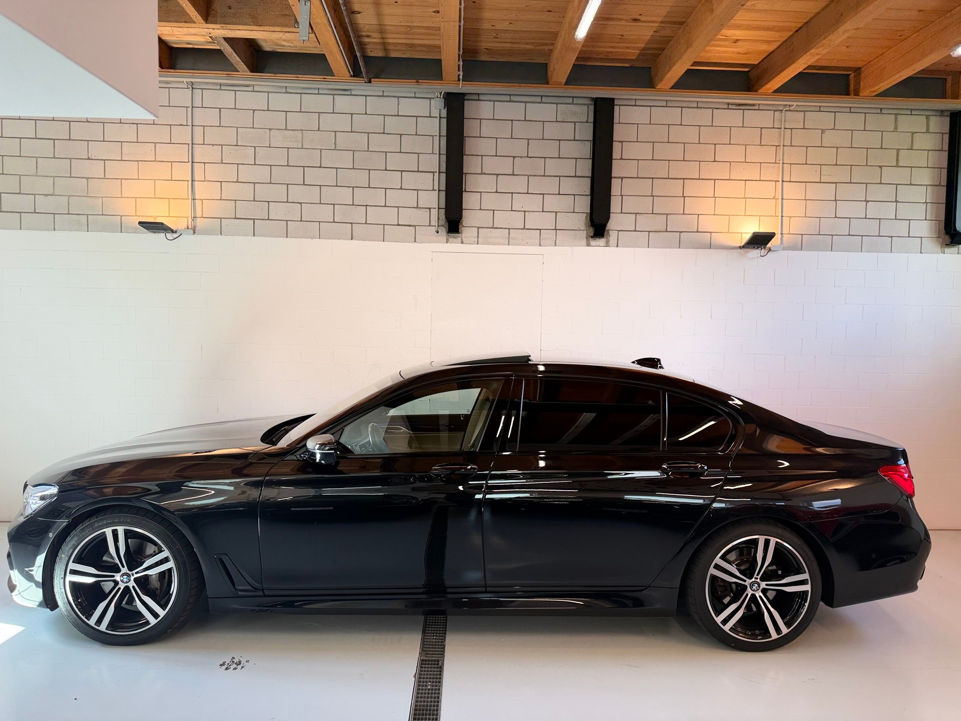 BMW 740Ld xDrive Steptronic-image-3