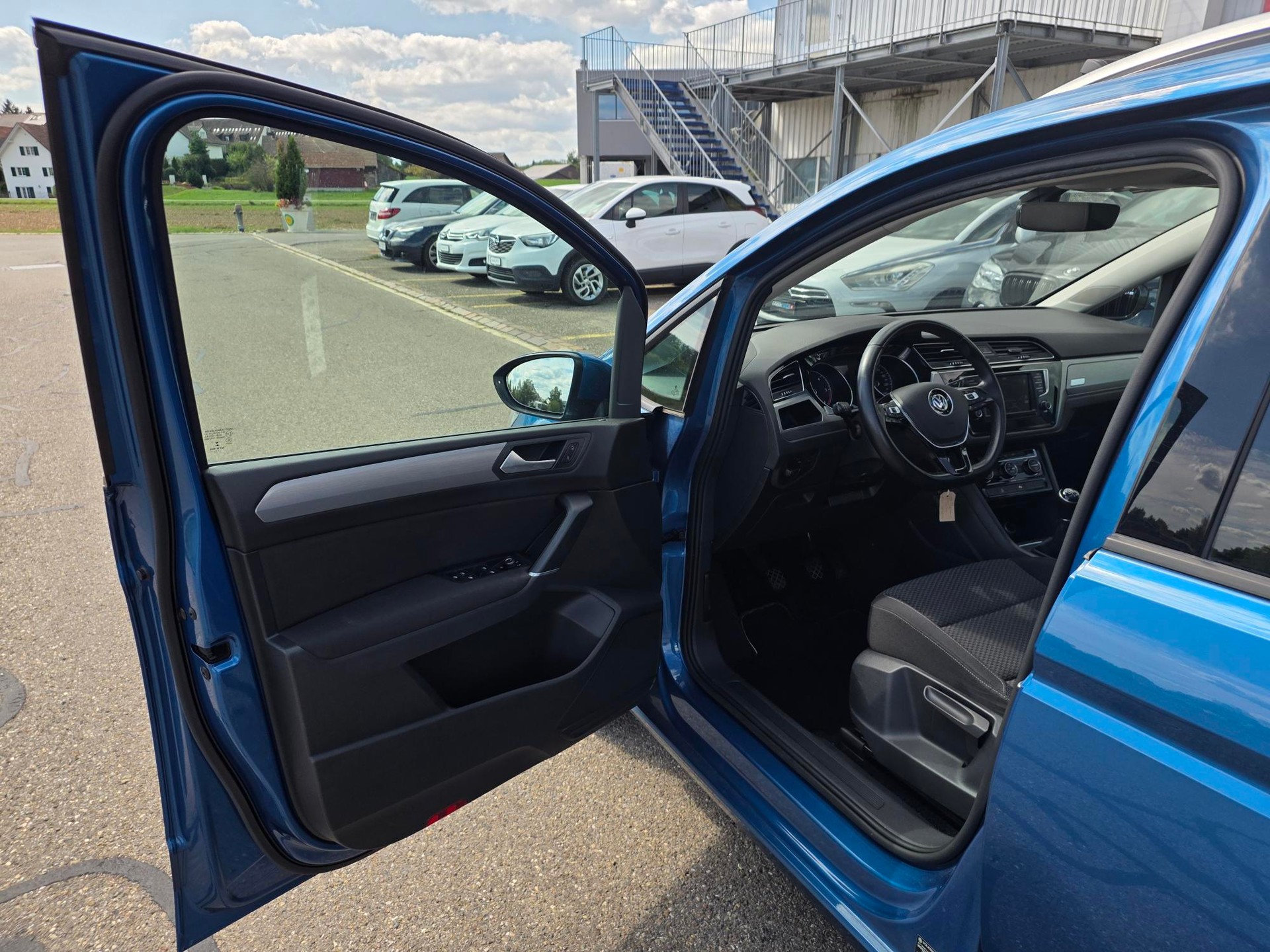 VW Touran 1.6 TDI BlueMotion Technology Trendline-image-8