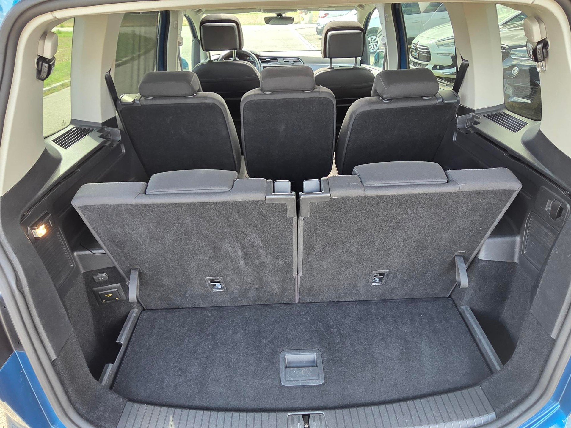 VW Touran 1.6 TDI BlueMotion Technology Trendline-image-12