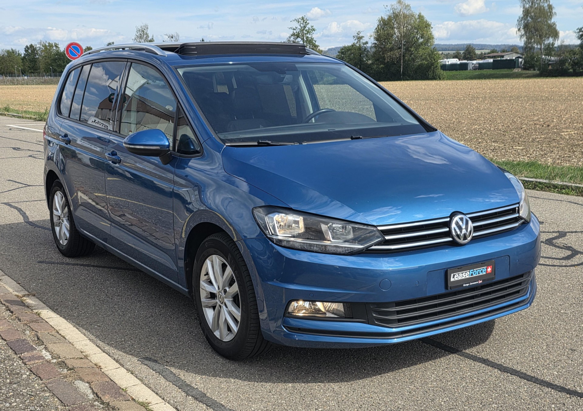 VW Touran 1.6 TDI BlueMotion Technology Trendline-image-2