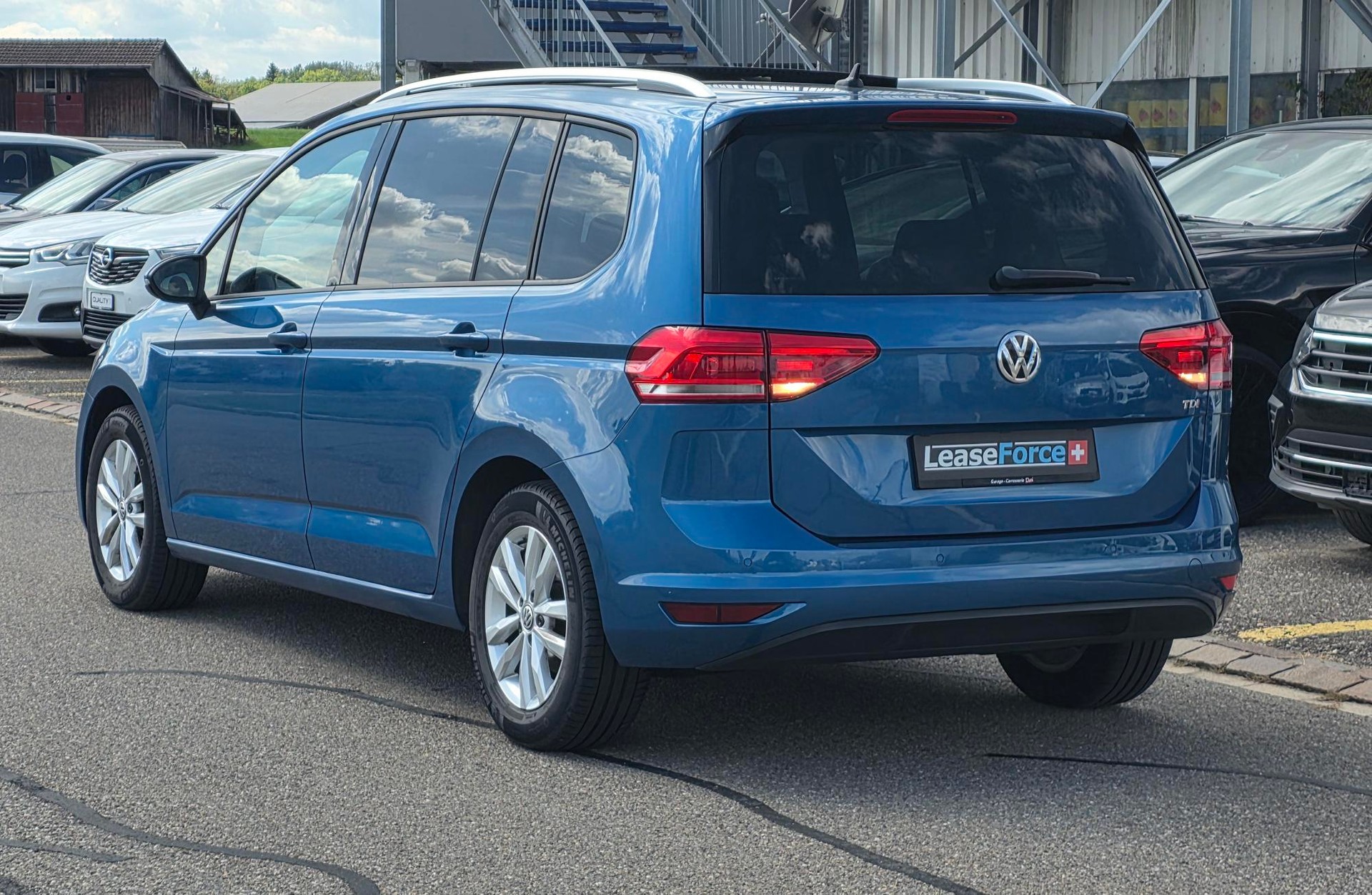 VW Touran 1.6 TDI BlueMotion Technology Trendline-image-4