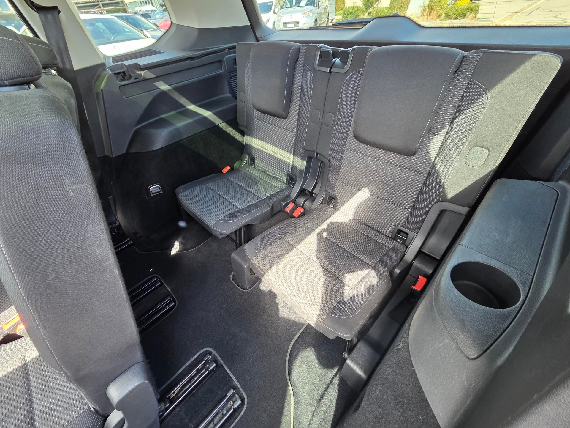VW Touran 1.6 TDI BlueMotion Technology Trendline-image-10