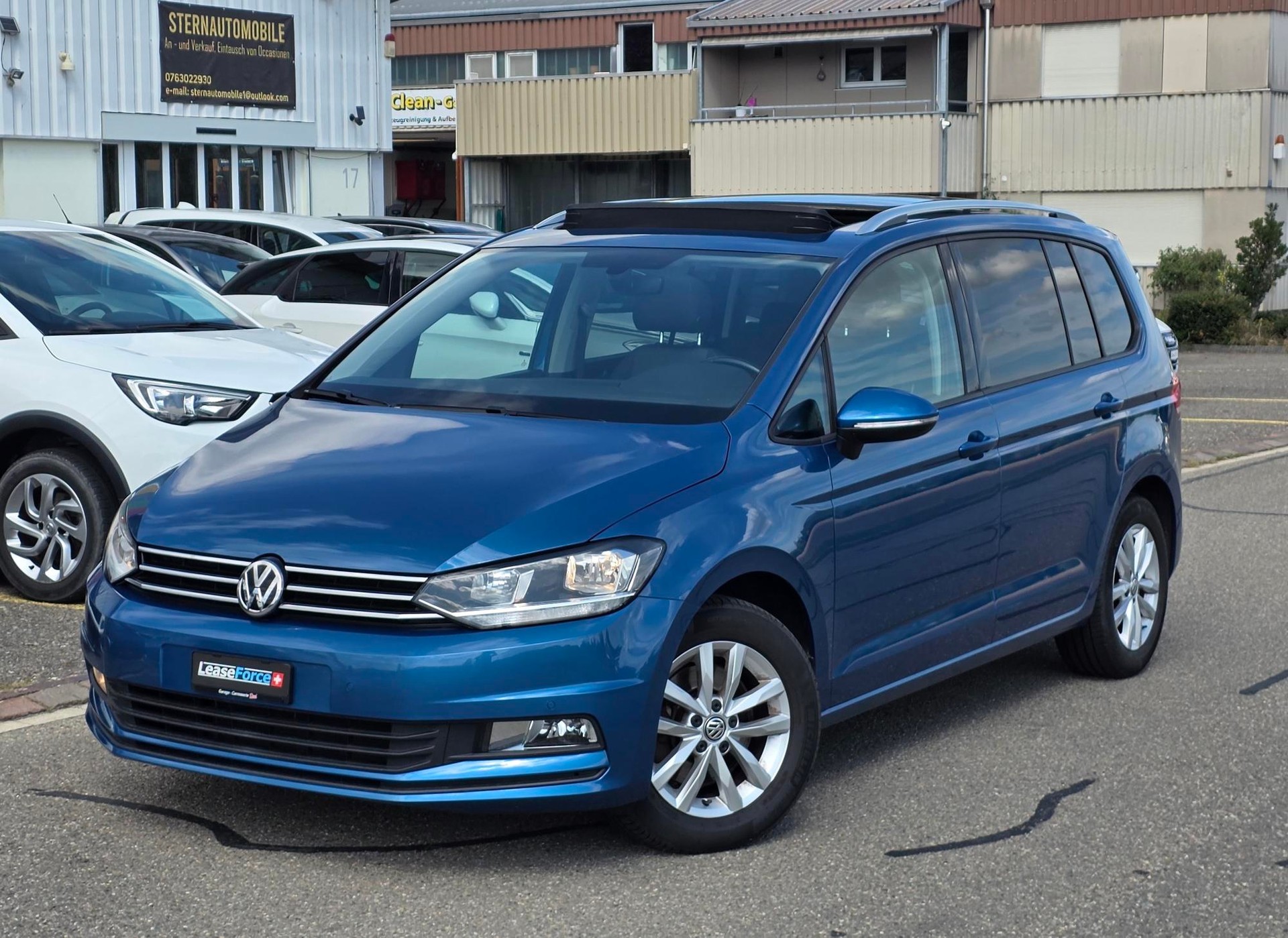 VW Touran 1.6 TDI BlueMotion Technology Trendline-image-0