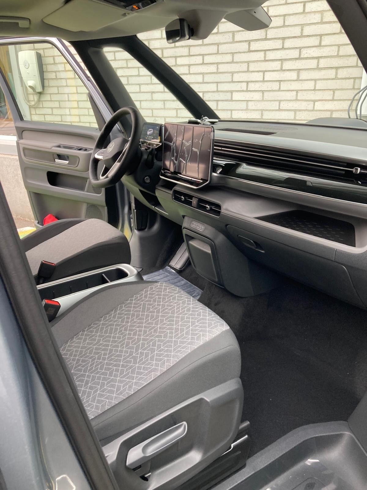 VW ID.Buzz NWB Pro 4 Motion-image-9
