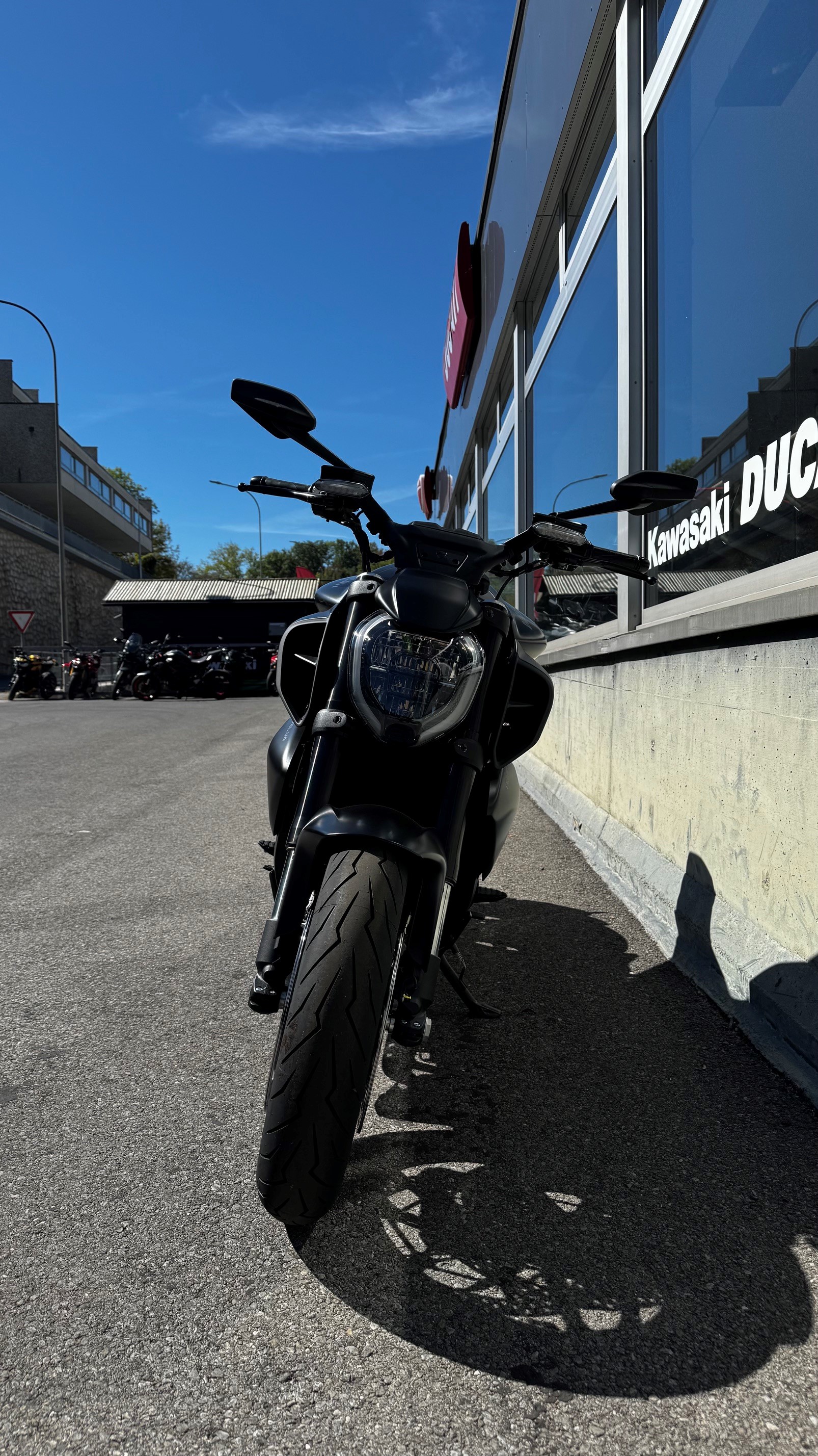 DUCATI Diavel V4-showroom-element-2