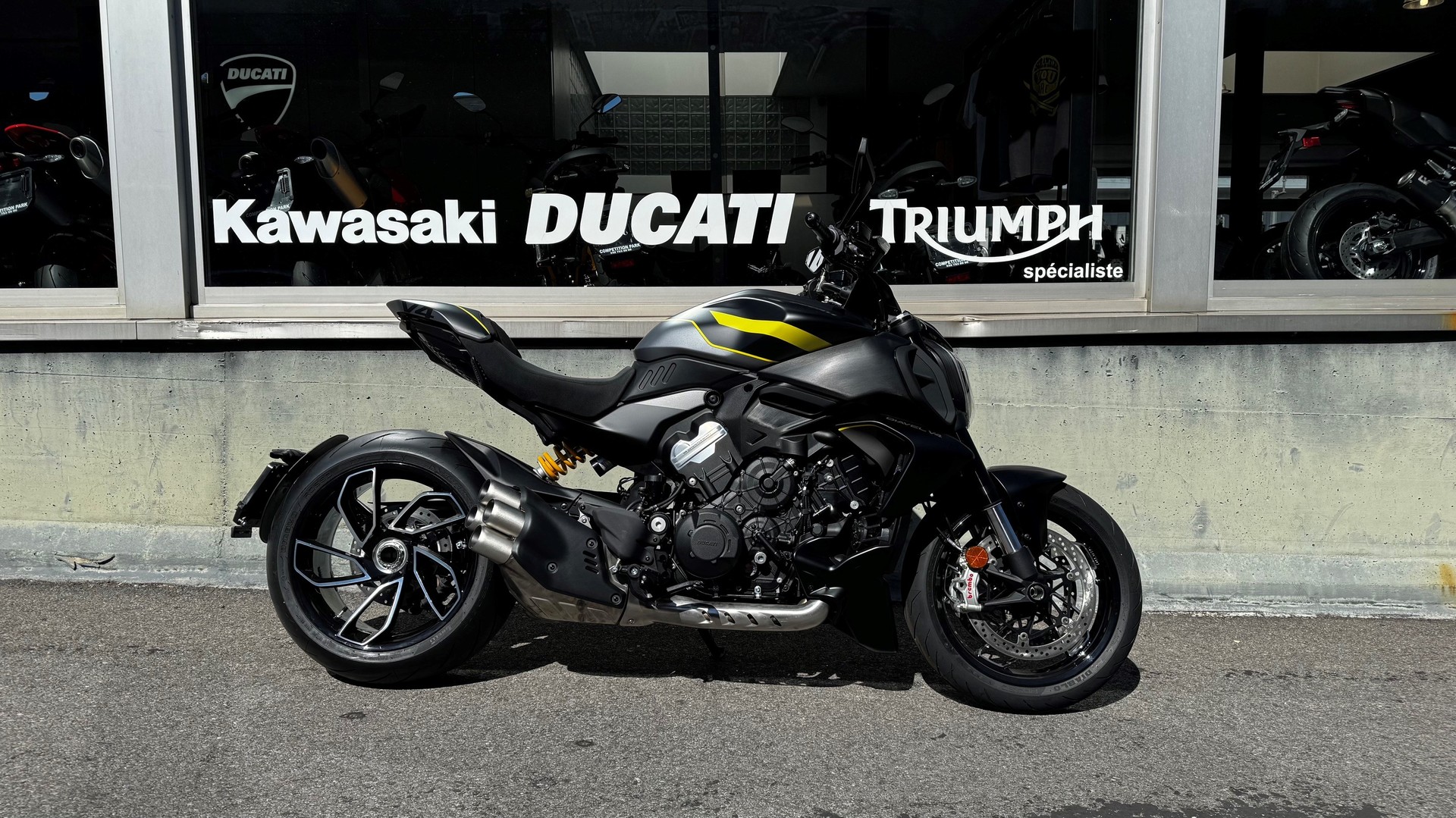 DUCATI Diavel V4