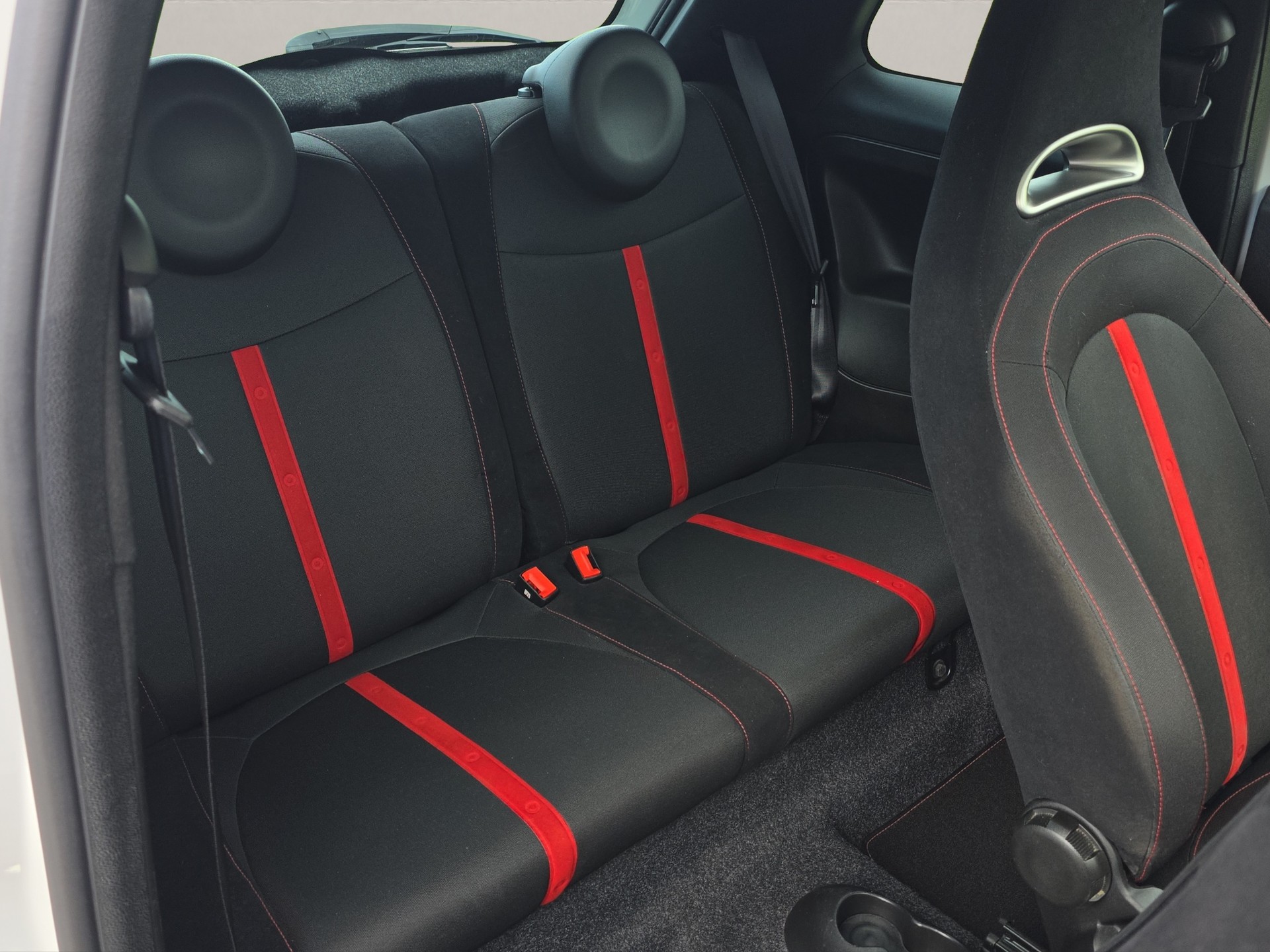 FIAT 500 1.4 16V Turbo Abarth-image-13
