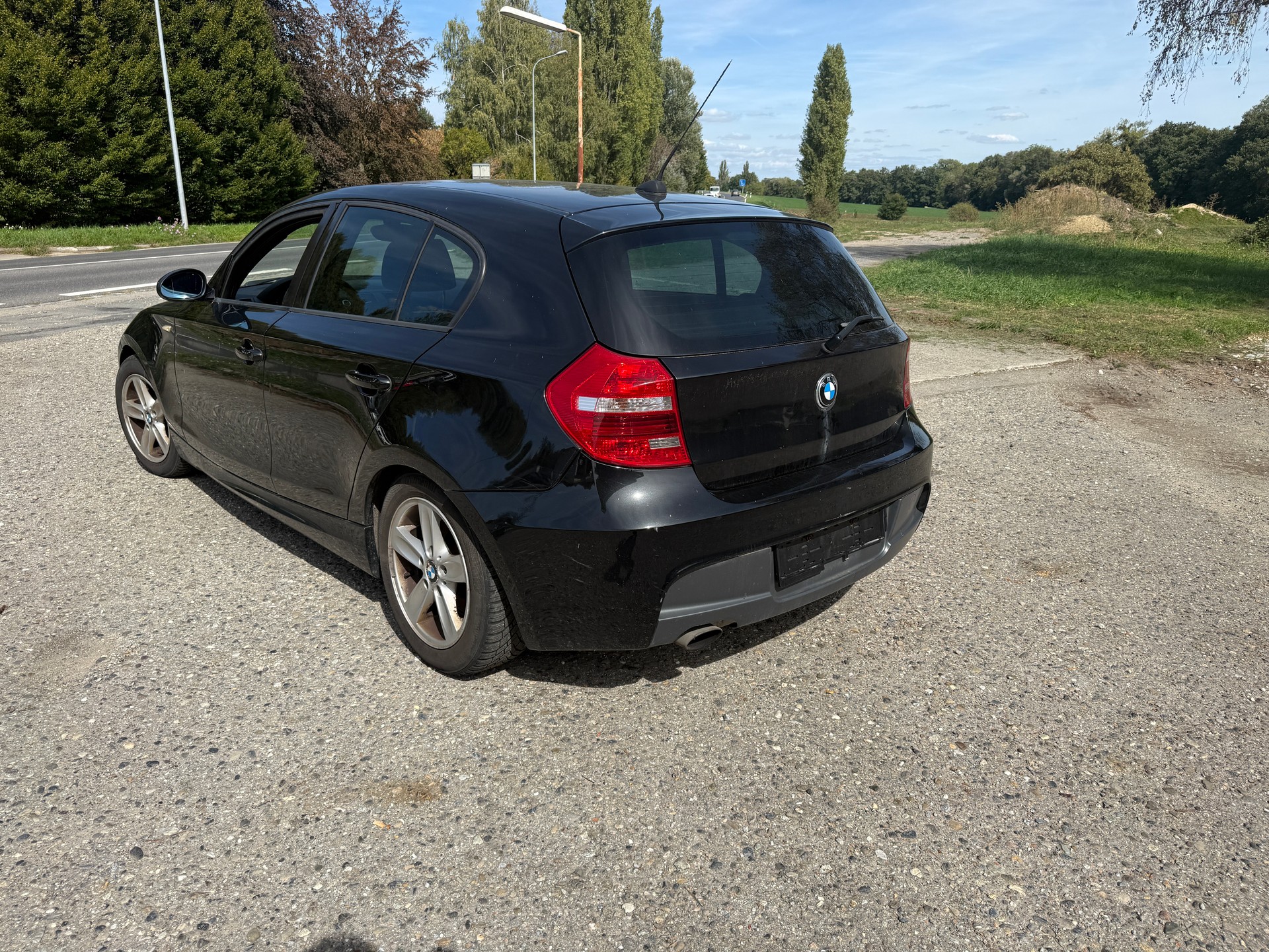 BMW 120i-image-4