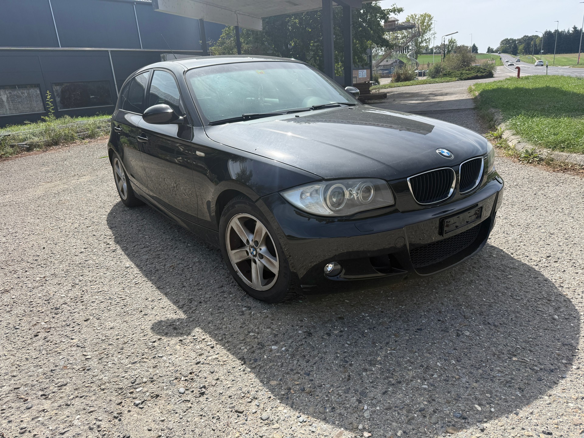 BMW 120i-image-1