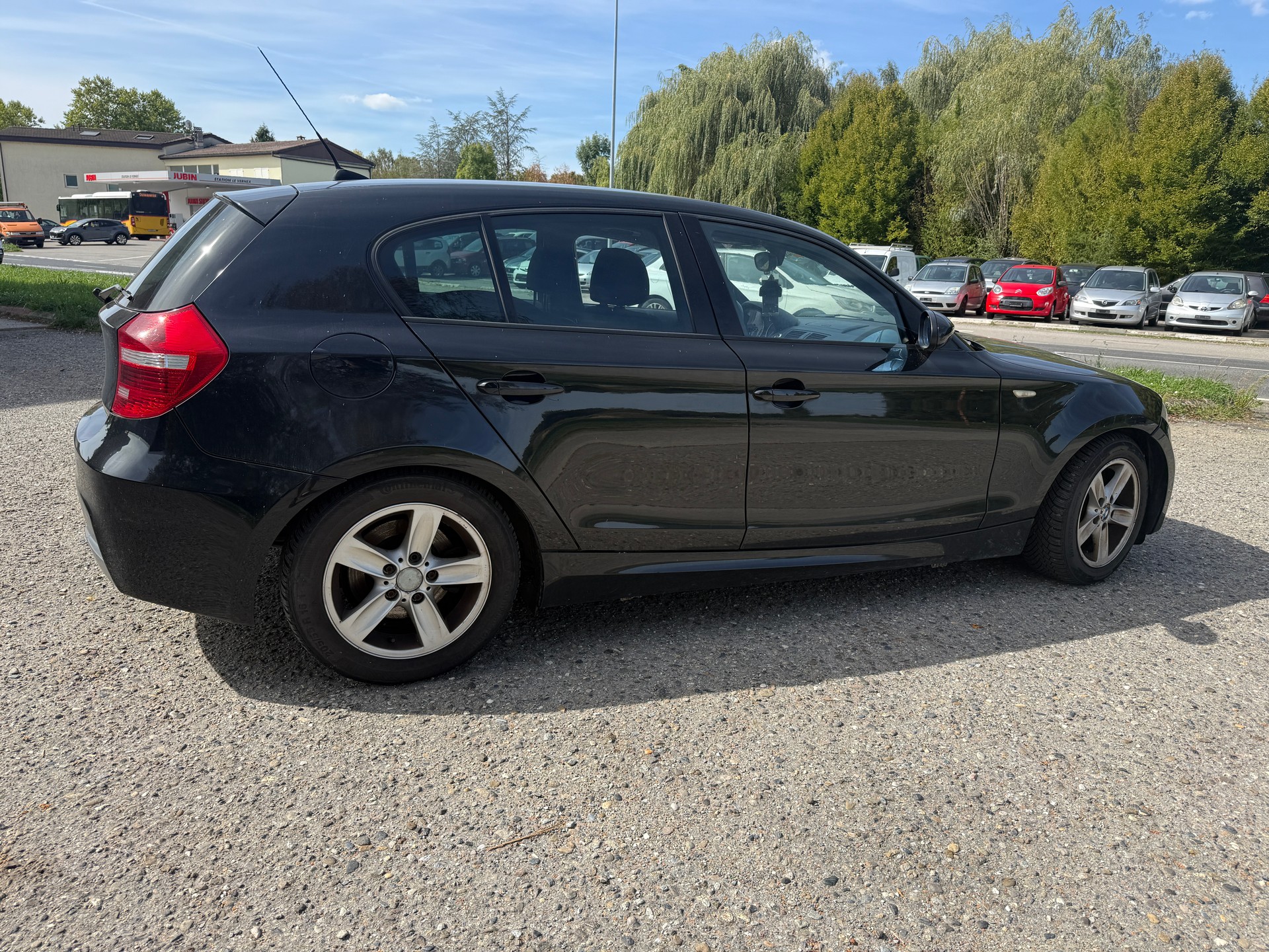 BMW 120i-image-7