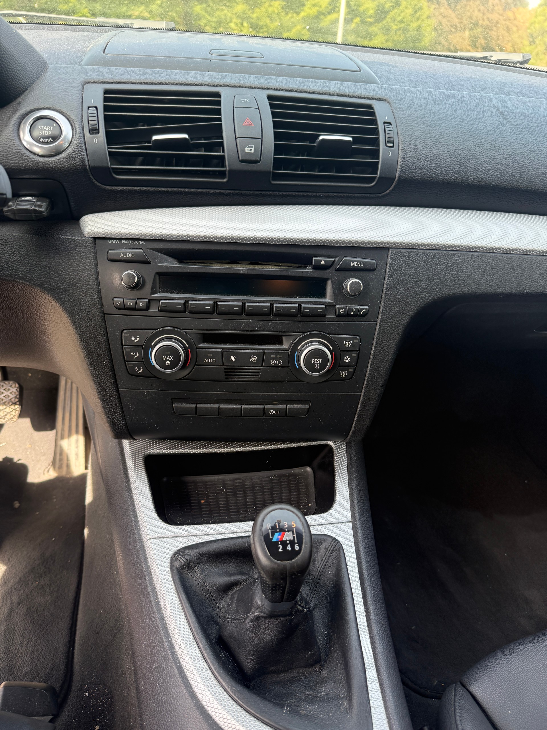 BMW 120i-image-9