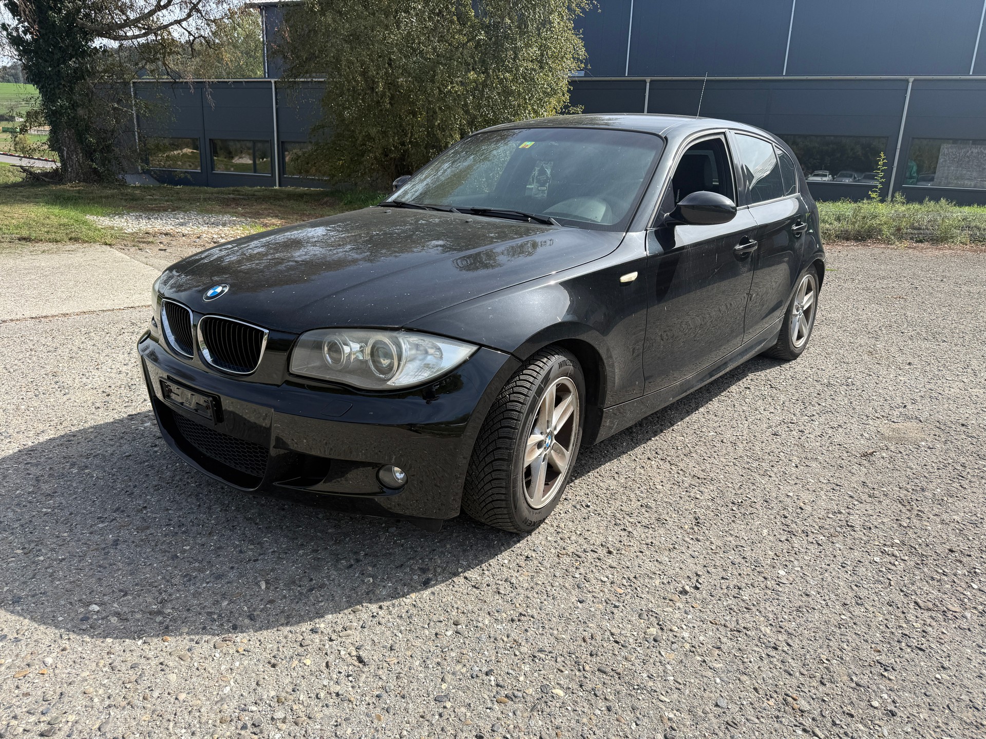 BMW 120i-image-2