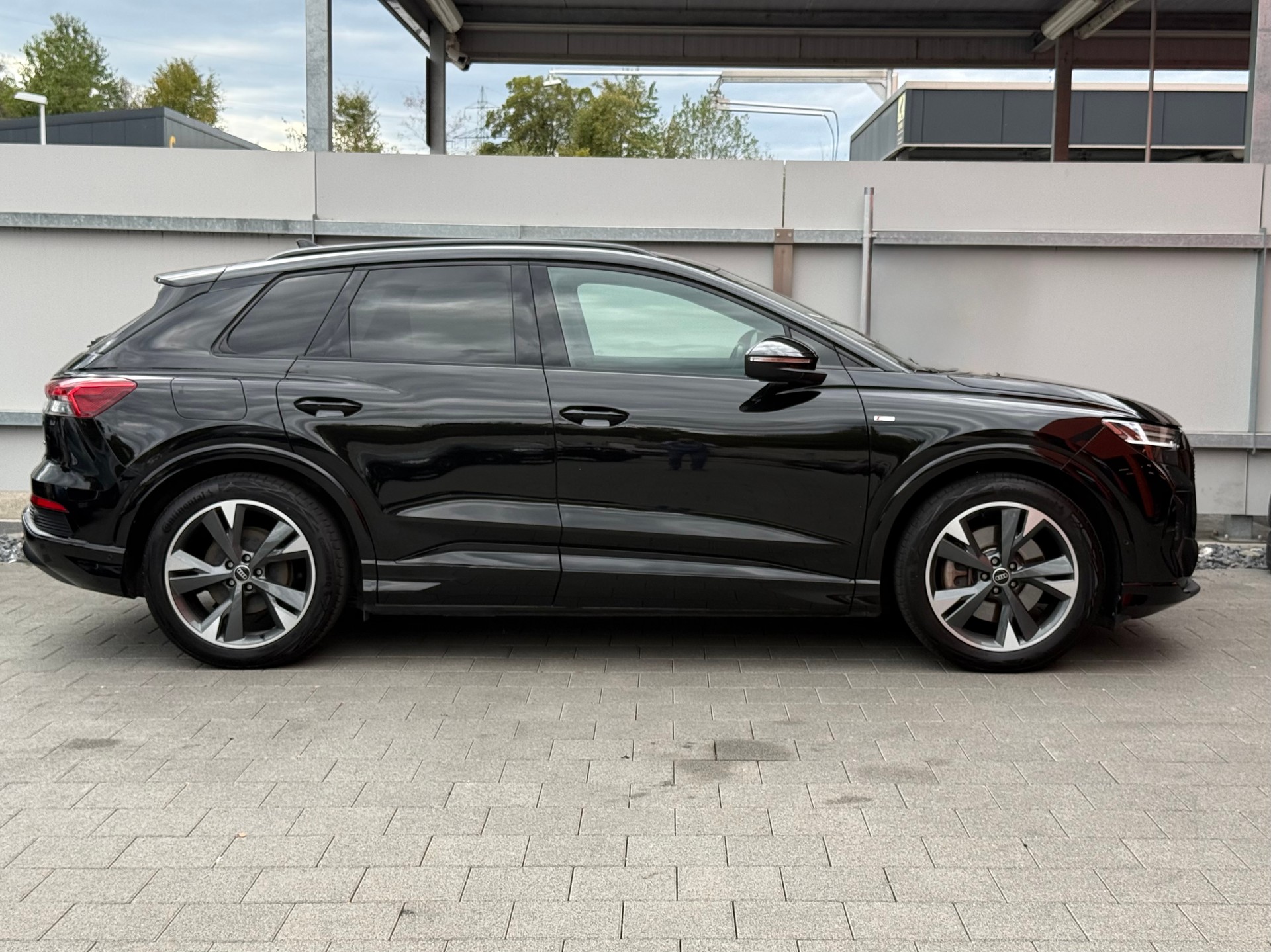 AUDI Q4 e-tron 50 quattro-image-3