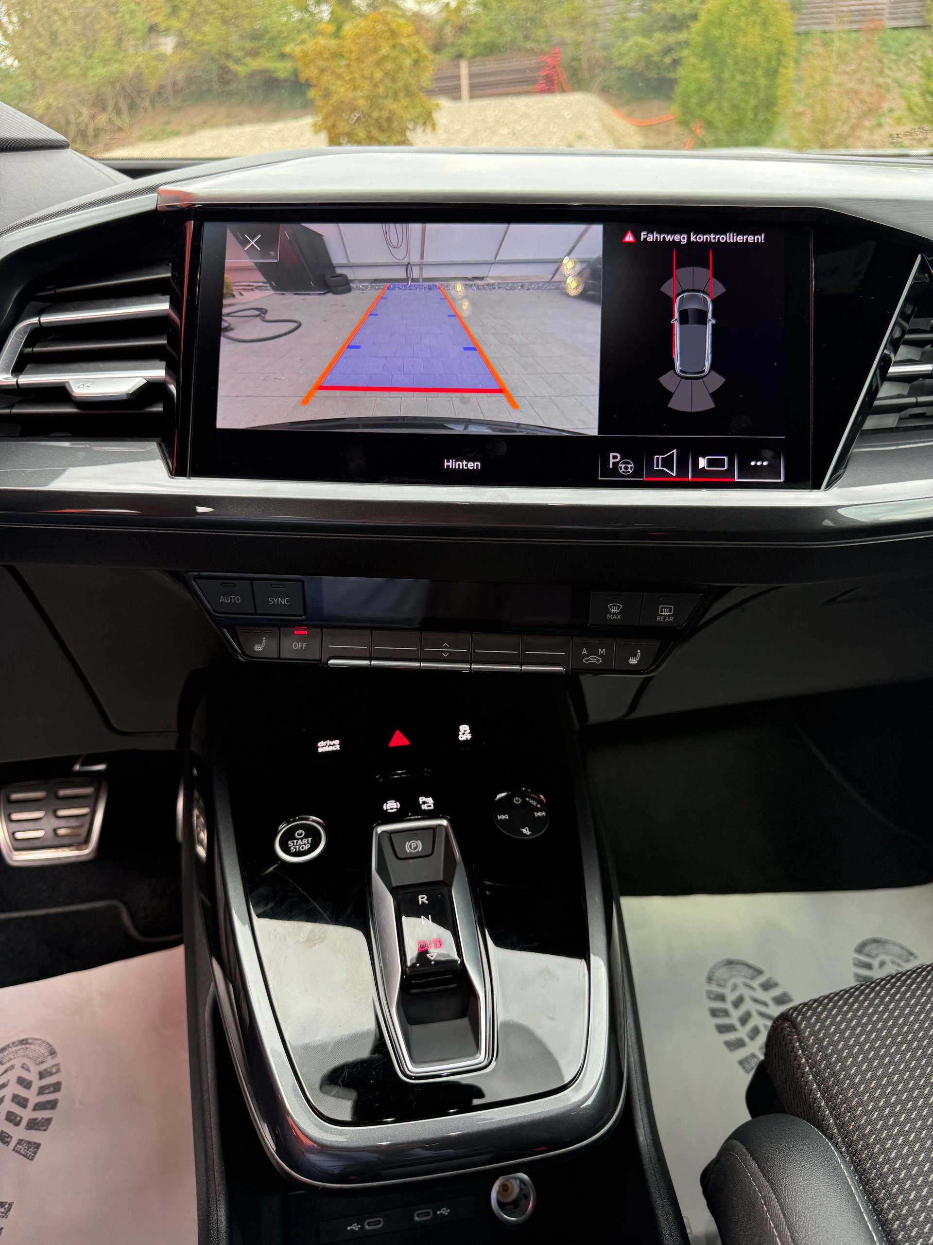 AUDI Q4 e-tron 50 quattro-image-6