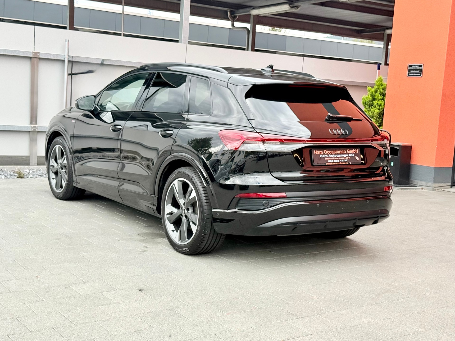 AUDI Q4 e-tron 50 quattro-image-2