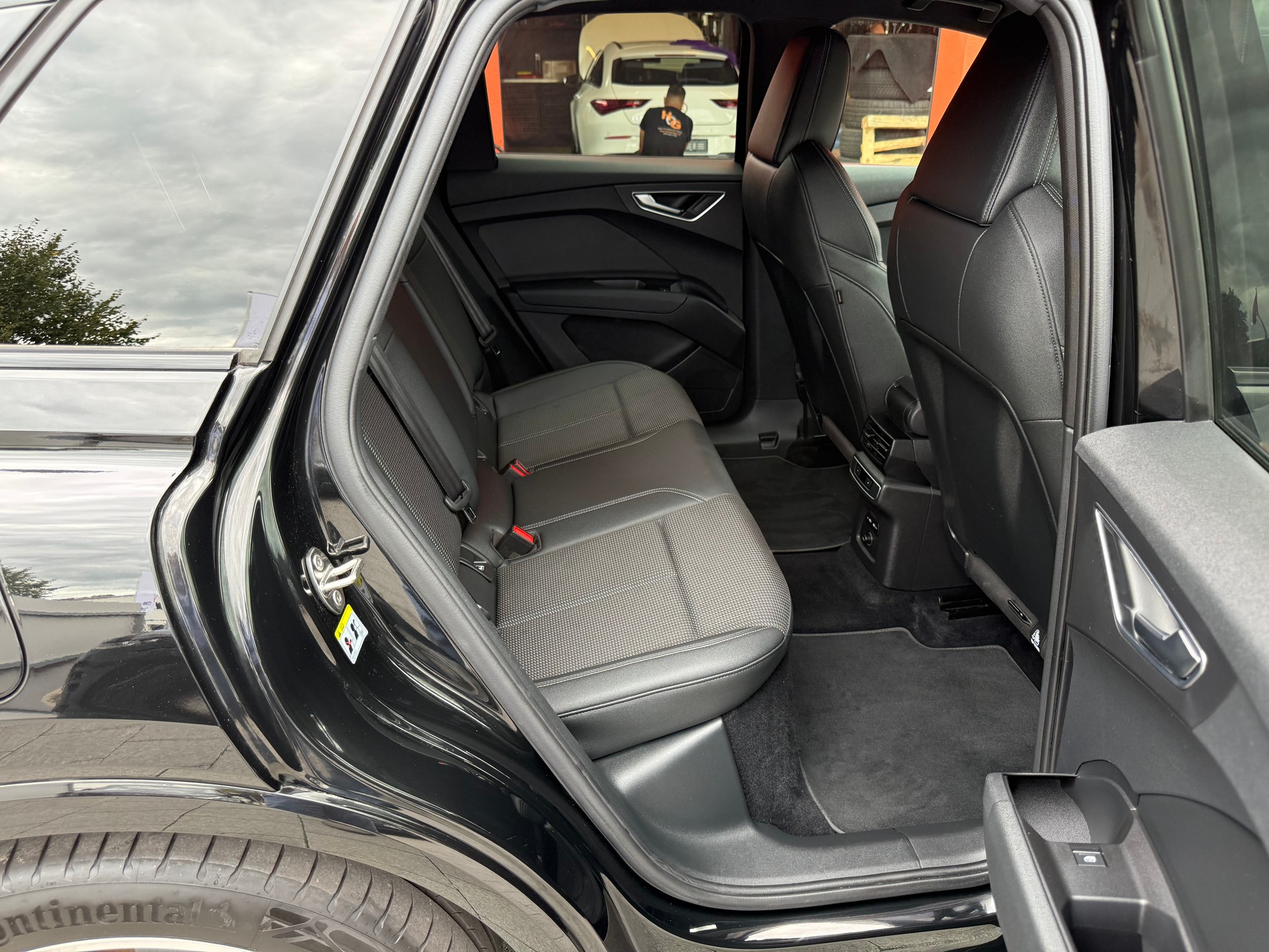 AUDI Q4 e-tron 50 quattro-image-13
