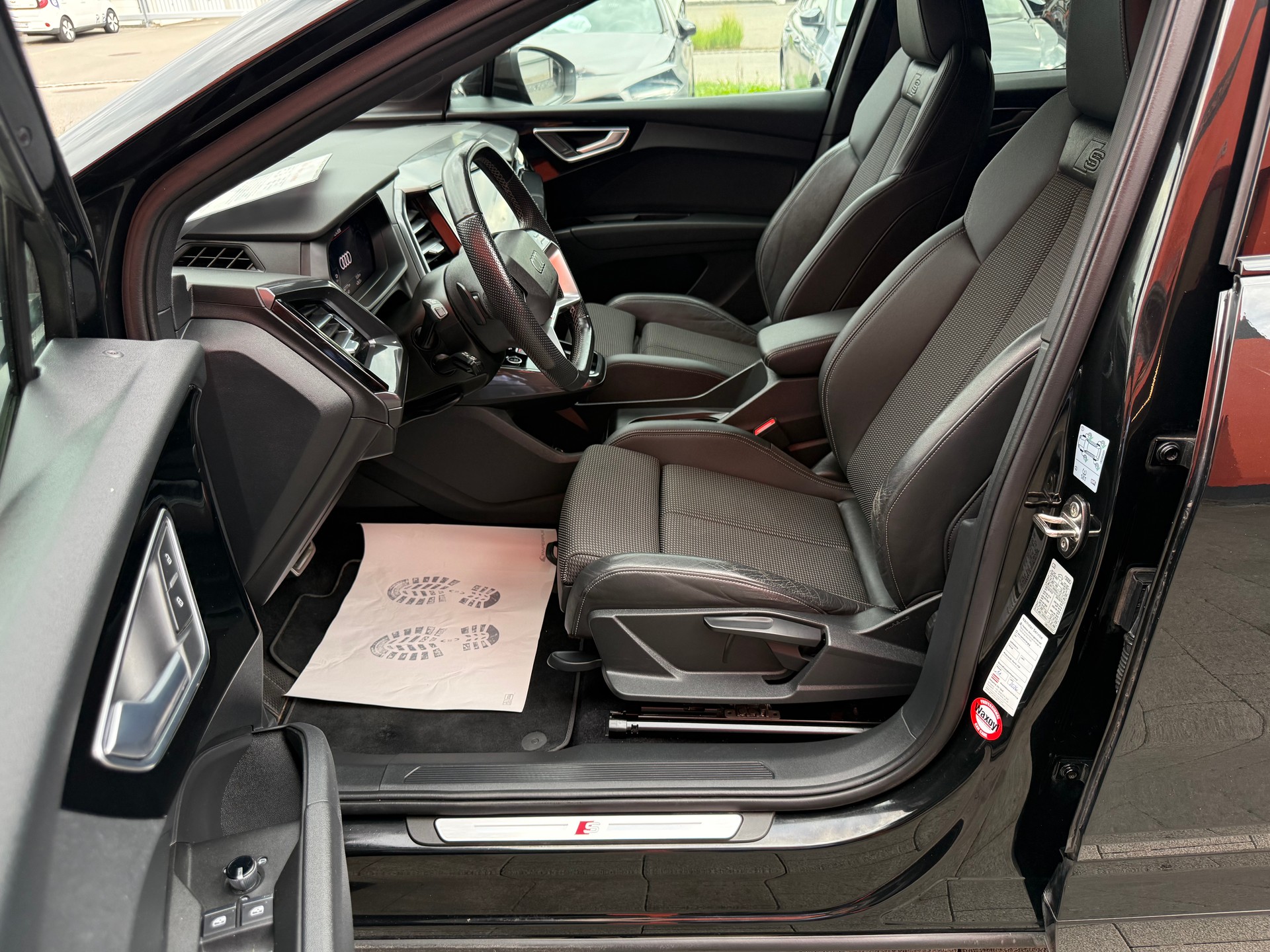 AUDI Q4 e-tron 50 quattro-image-11