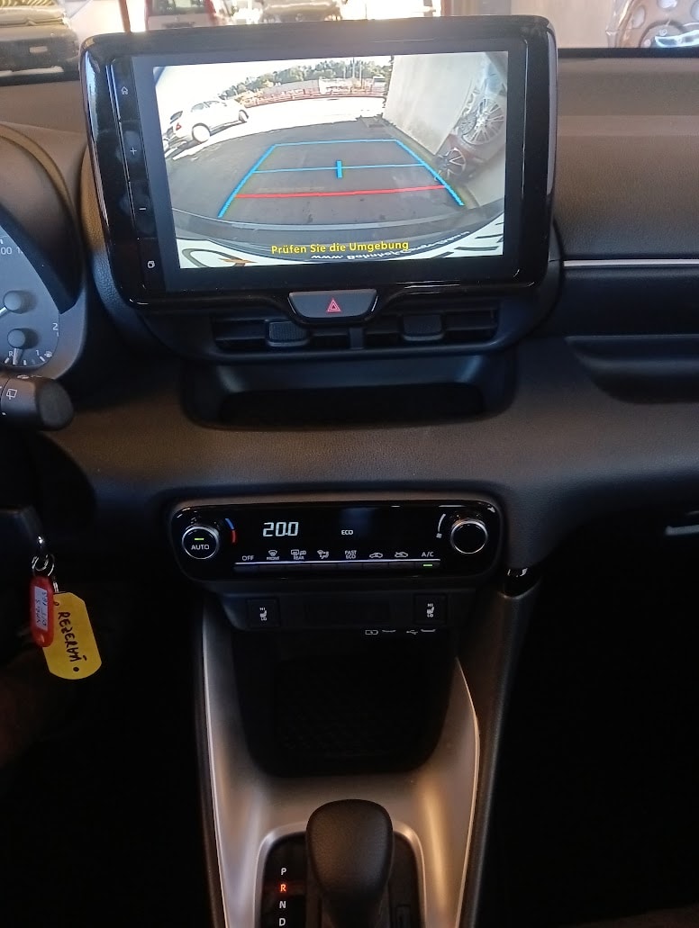 TOYOTA Yaris 1.5 Active Drive e-CVT-image-9