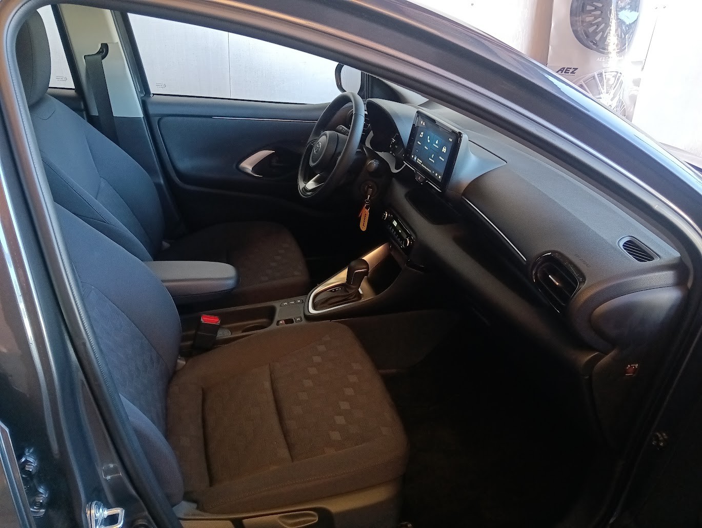 TOYOTA Yaris 1.5 Active Drive e-CVT-image-10