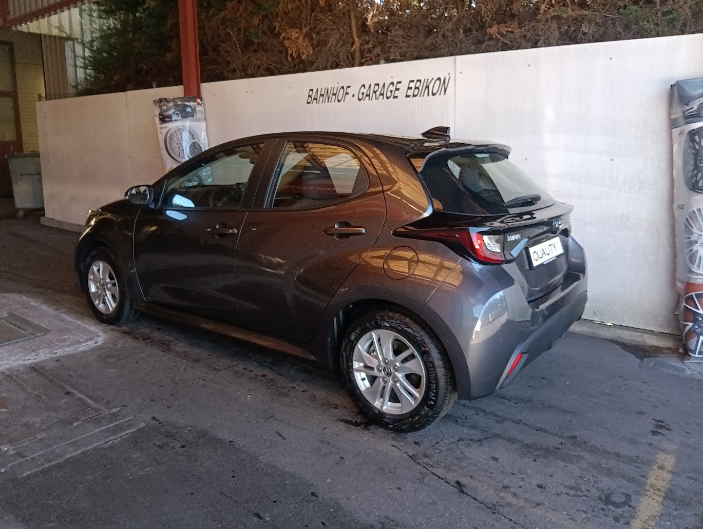 TOYOTA Yaris 1.5 Active Drive e-CVT-image-4