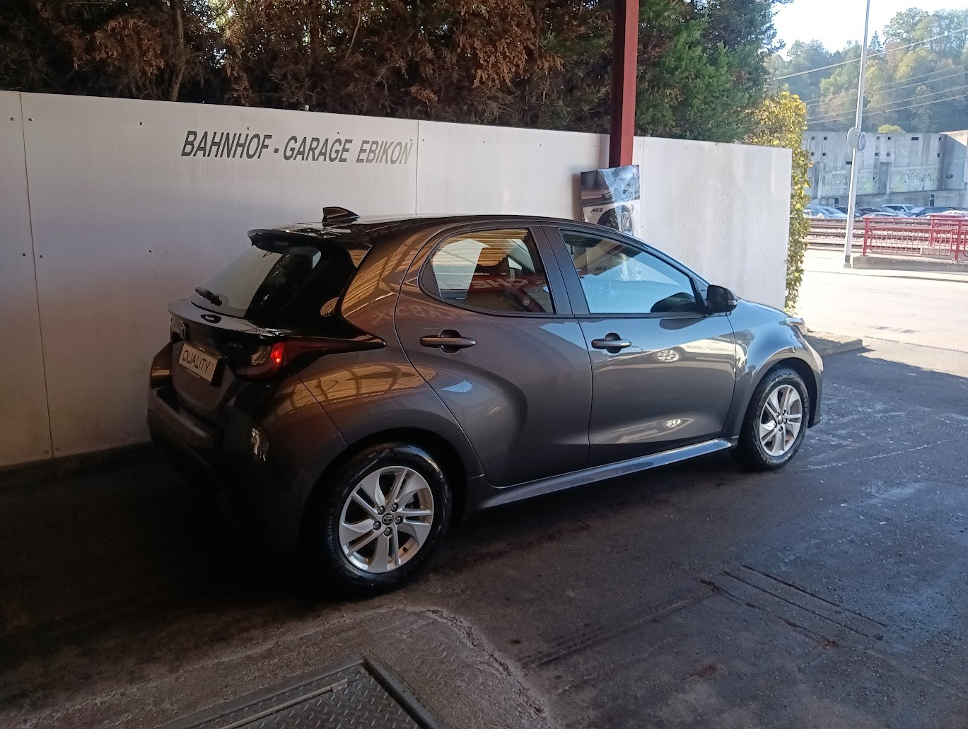 TOYOTA Yaris 1.5 Active Drive e-CVT-image-1